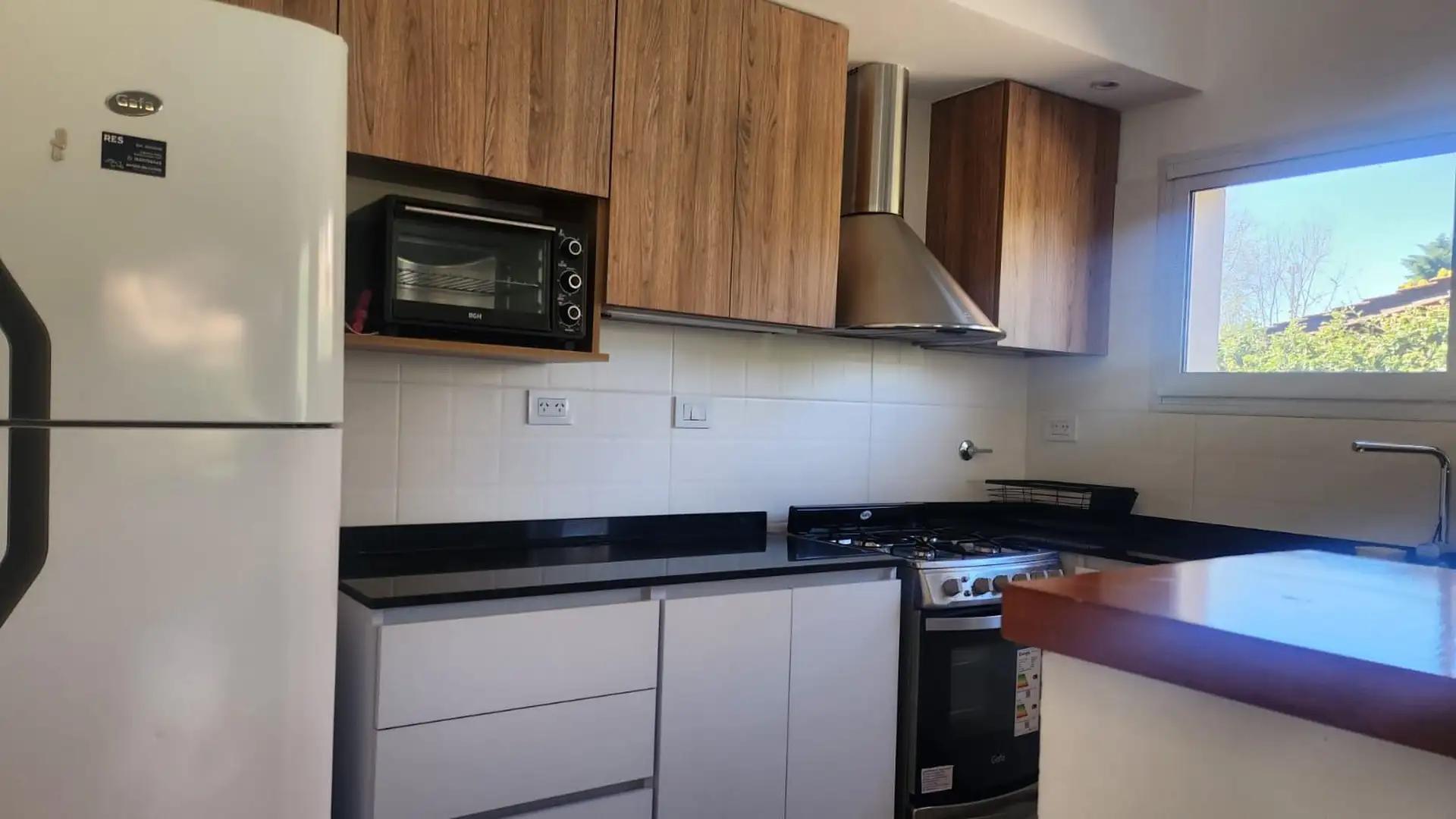 Casa en Alquiler en Loma Verde, USD 900