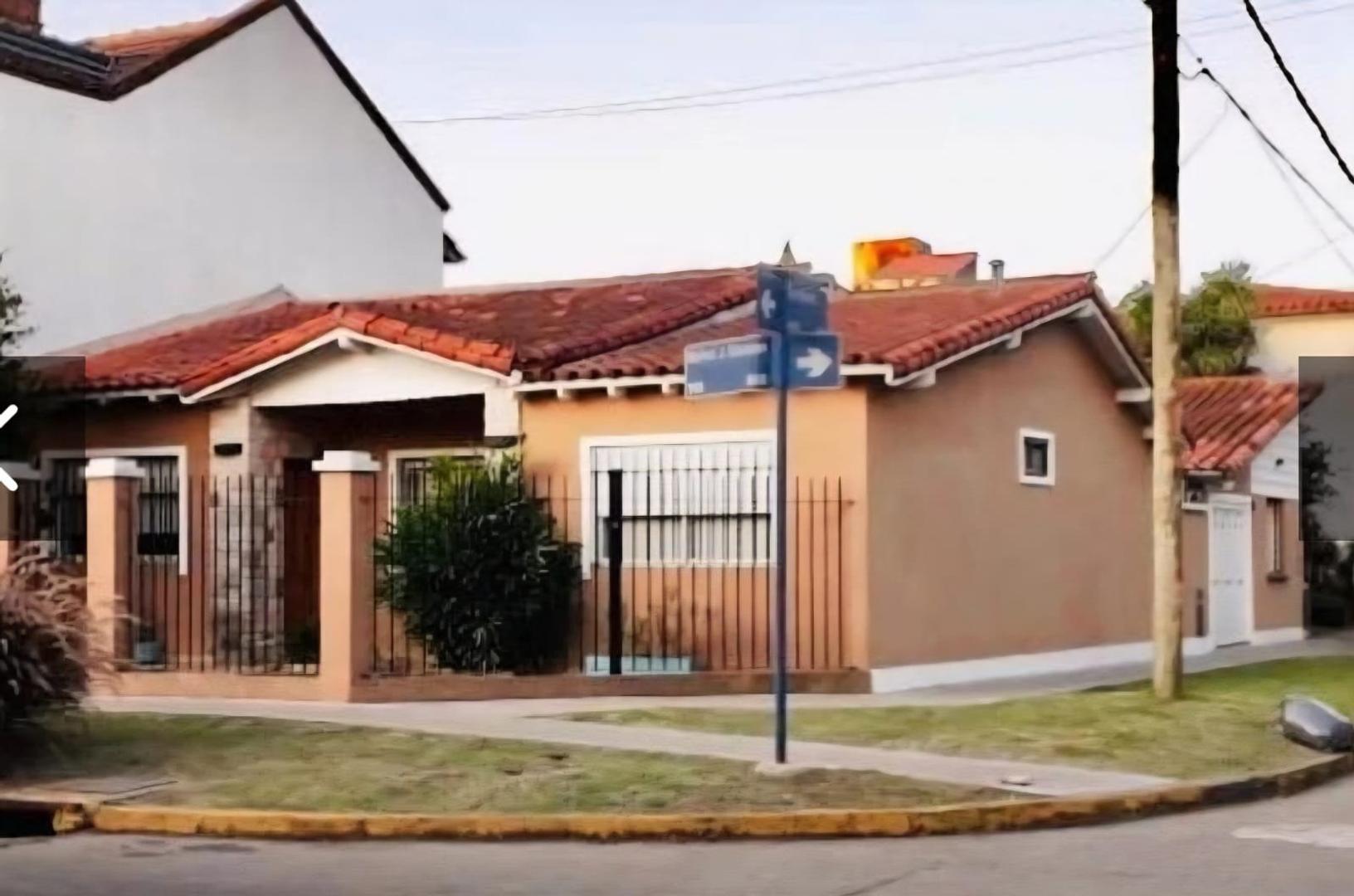 CASA SOBRE LOTE PROPIO DE 10 X 24