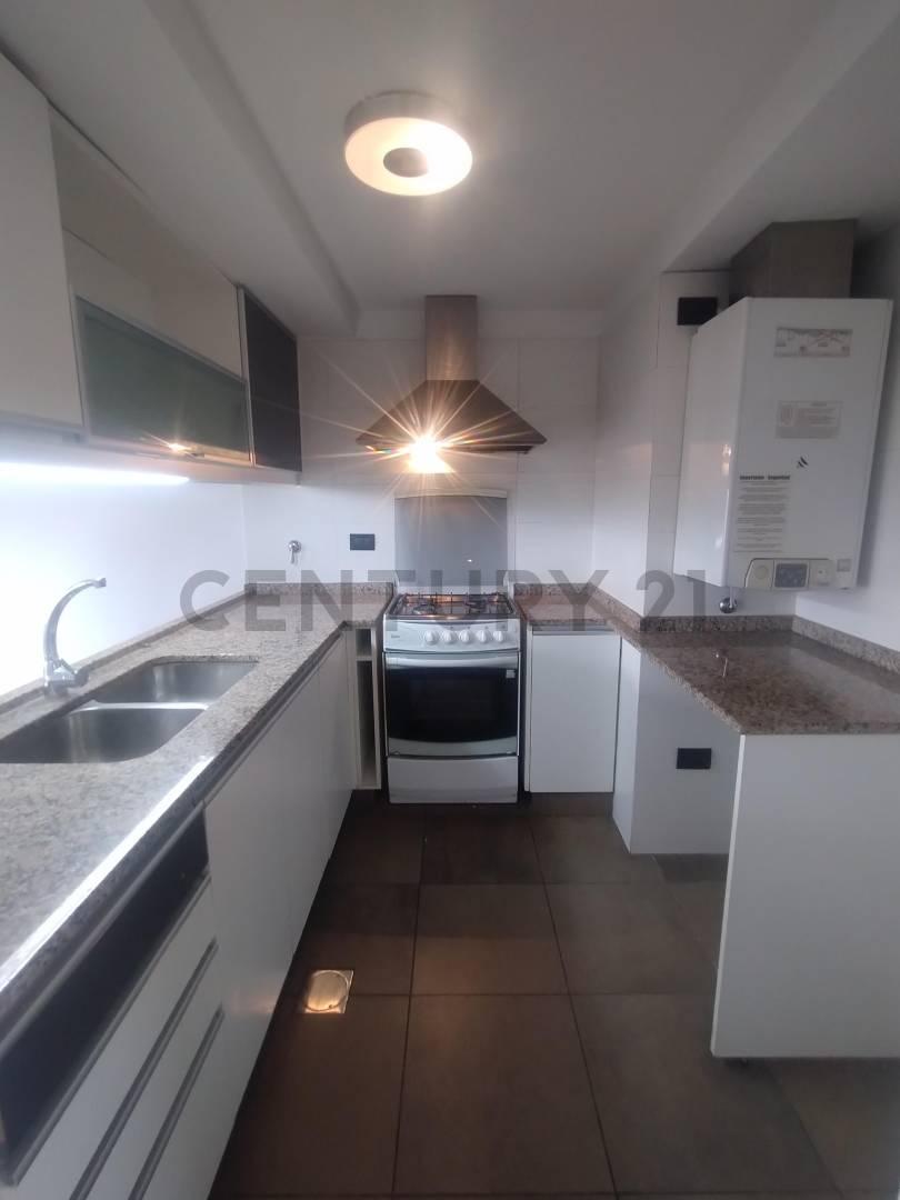 Almirante Brown 1400, Piso 0