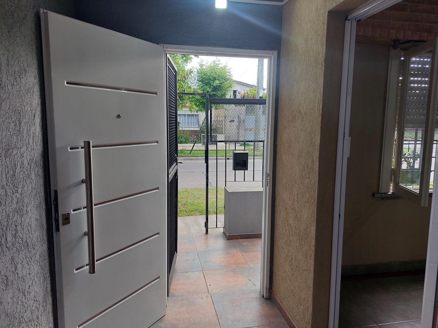 Casa 3 ambientes con 1 baño