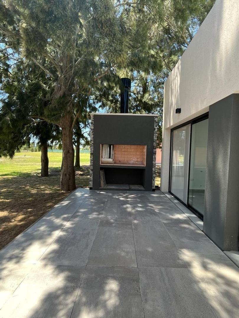 VENTA CASA LA VICTORIA  POLO COUNTRY CLUB 4 AMBIENTES