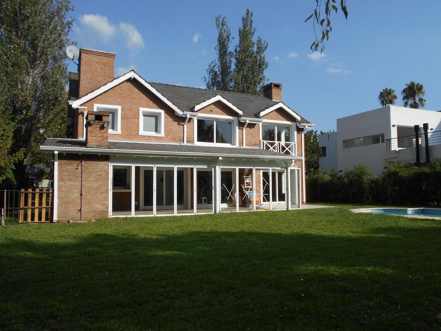 Casa 4 ambientes con 4 baños