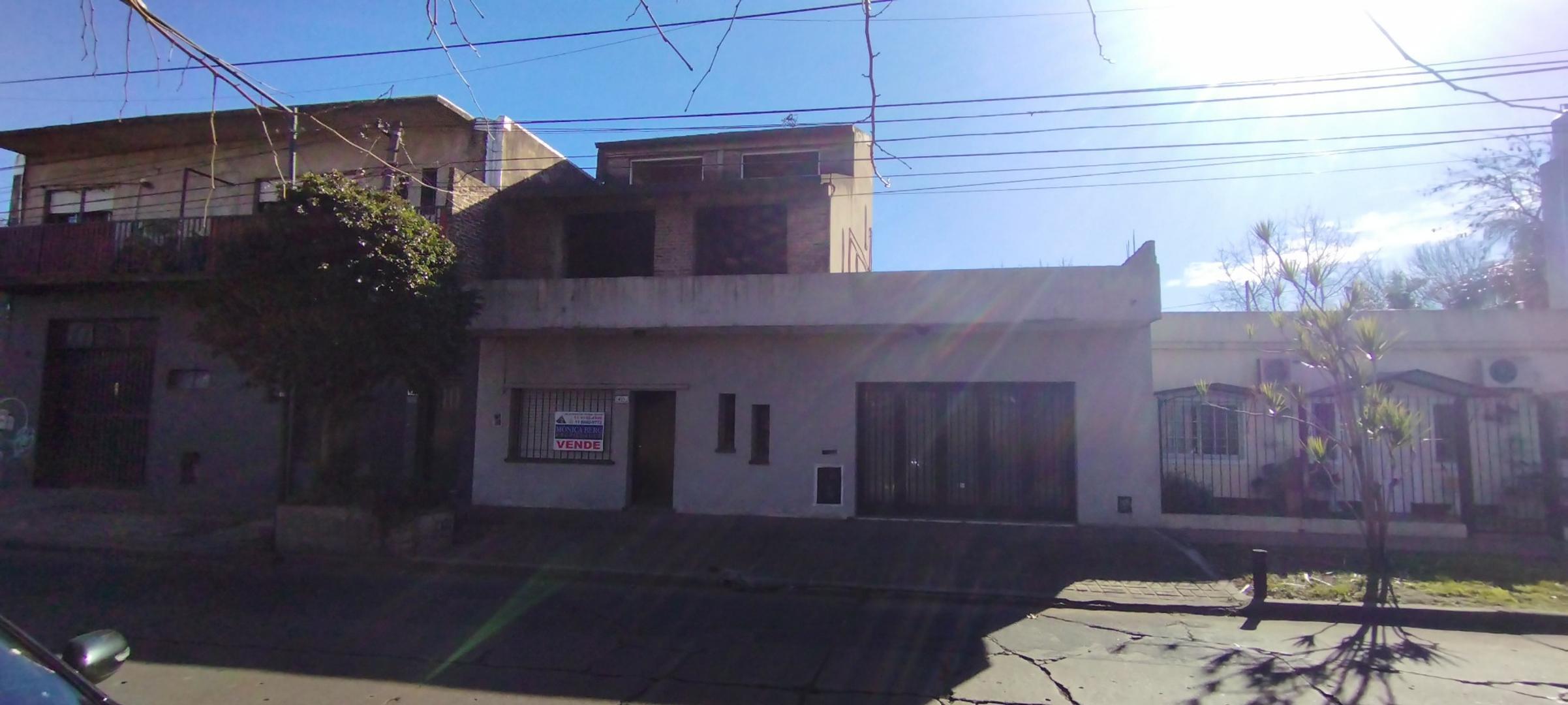 CASA EN MUY BUENA UBICACION