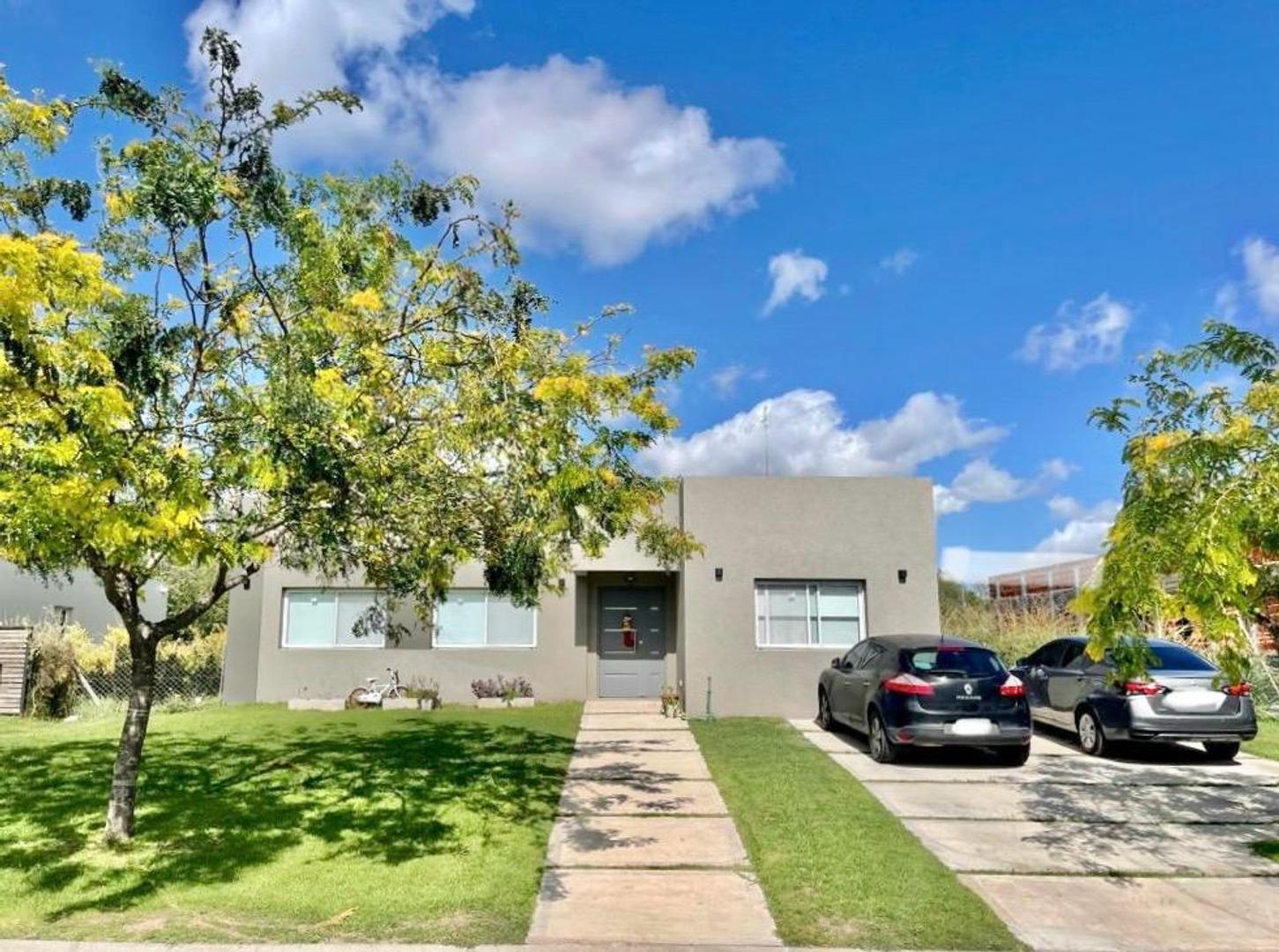 Fantástica casa a la venta con piscina en el Barrio Privado El Cantón, Escobar.