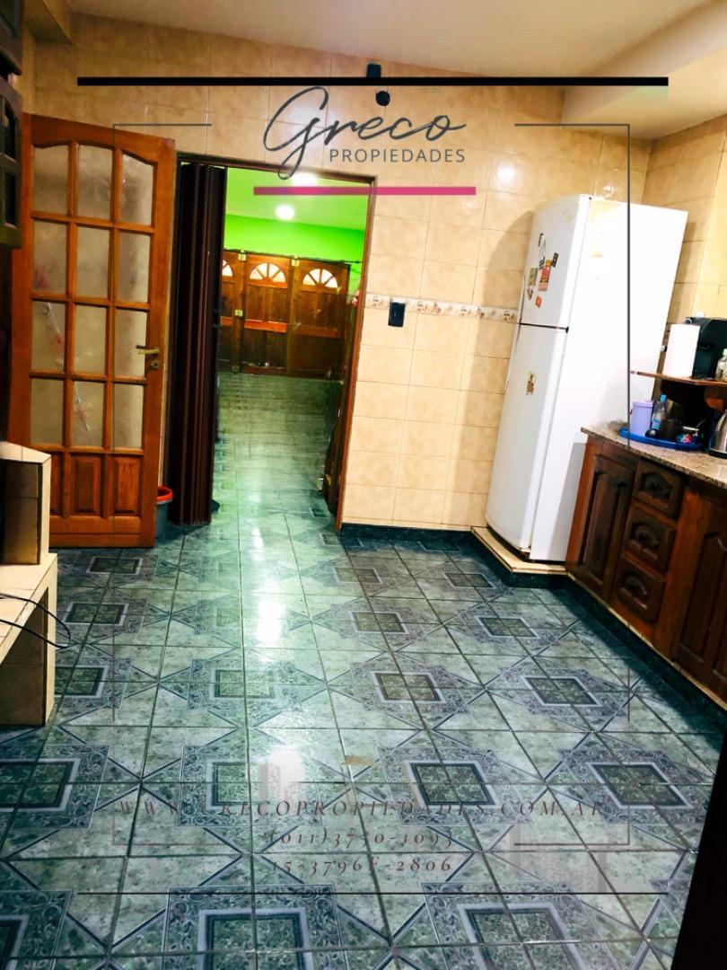 Casa en Venta con 3 cocheras