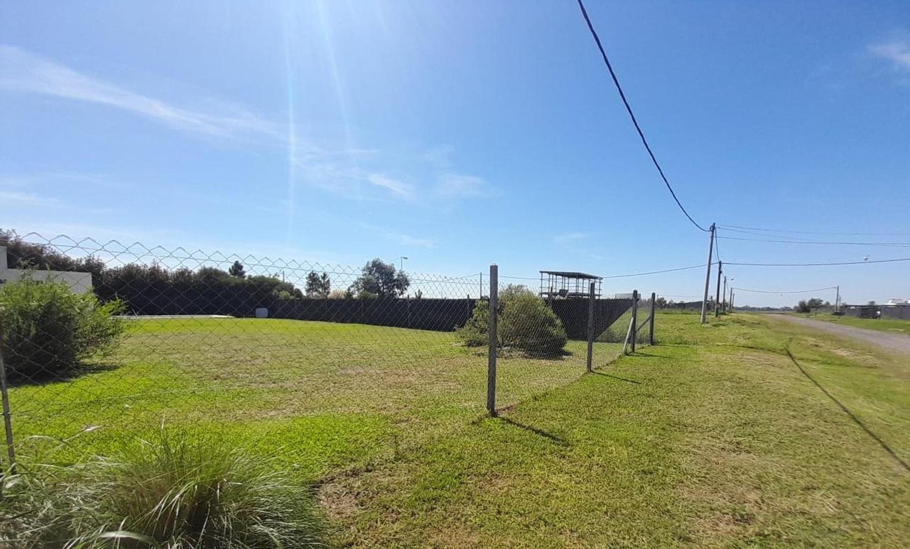 Oportunidad de Contado Venta en Funes Lote con Pileta Baño y Mejoras