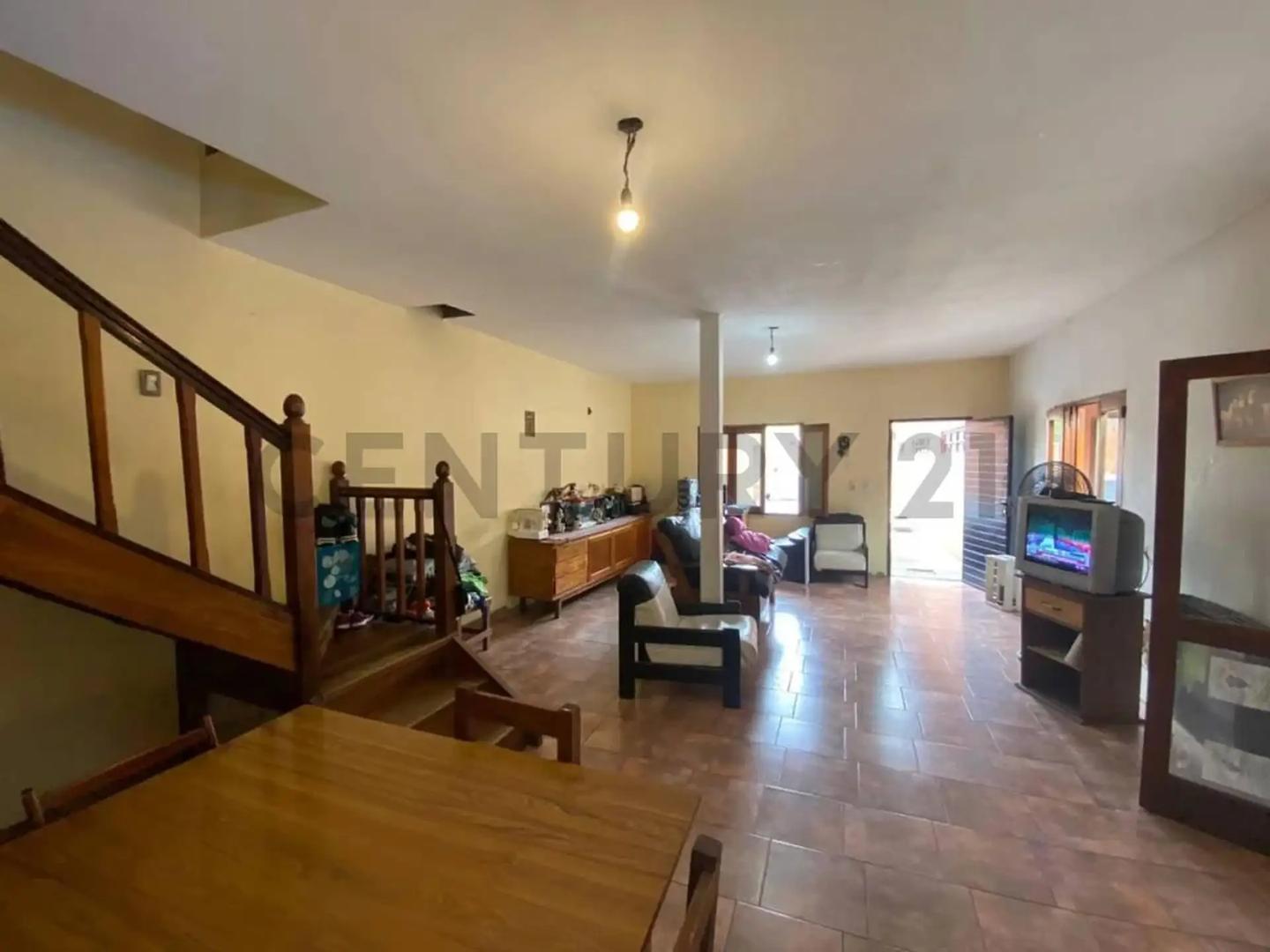 Casa en Venta con 4 cocheras