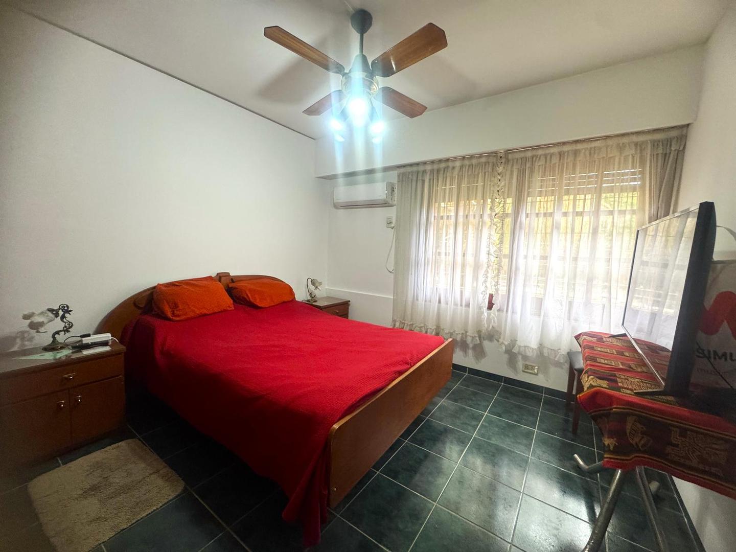 Casa en venta en Funes Centro, 4 Dormitorios  + Depto. de 1 Dormitorio + Quincho + Pileta + Cocheras