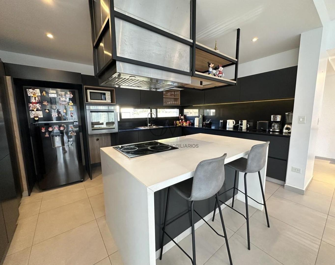 Casa 4 ambientes con 4 baños