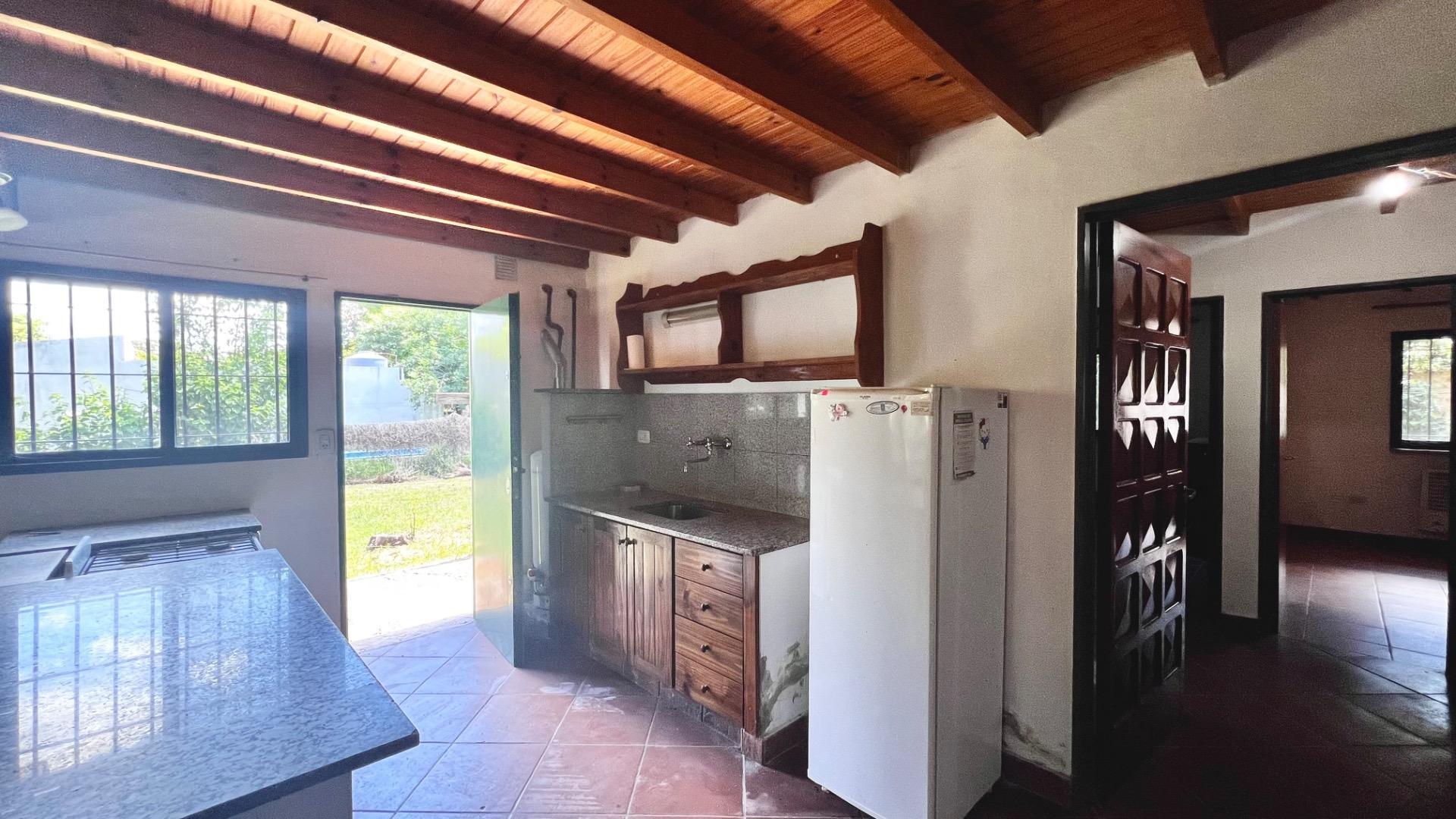 Casa 4 ambientes con 2 baños