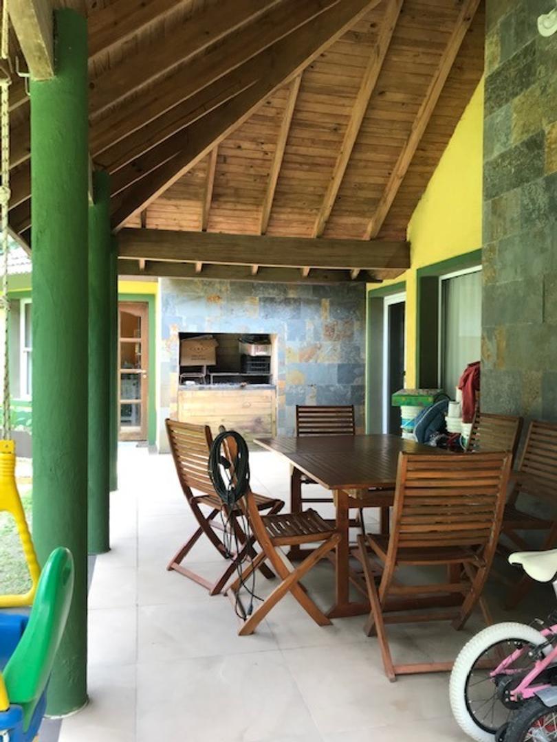 Excelente casa de 5 ambientes en venta en Parque Sakura