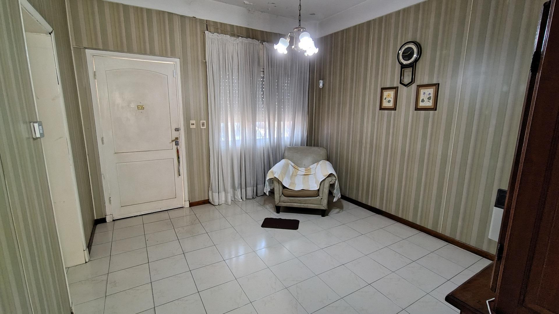 Casa 4 ambientes con 1 baño