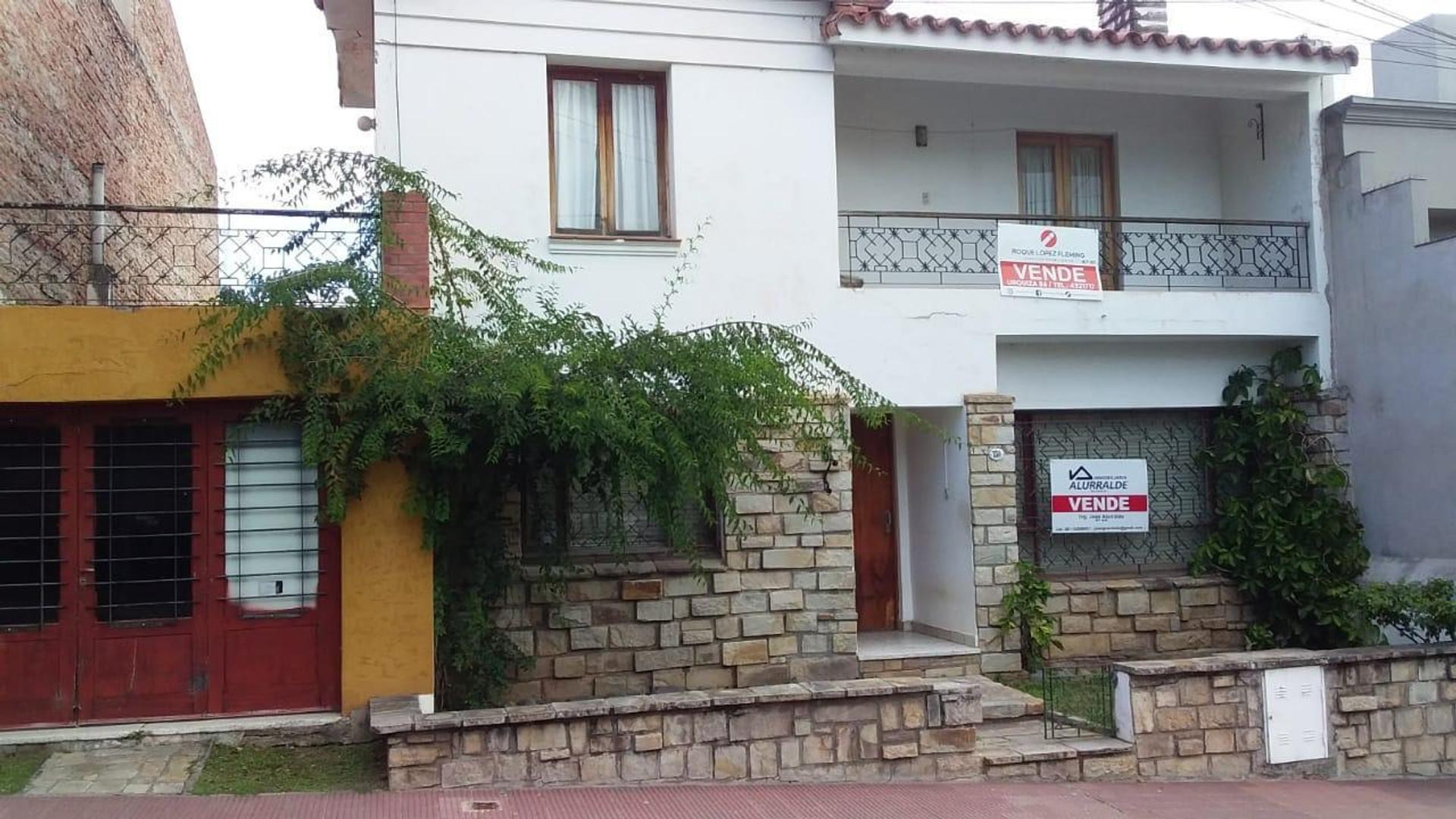 Casa en Venta con 2 cocheras