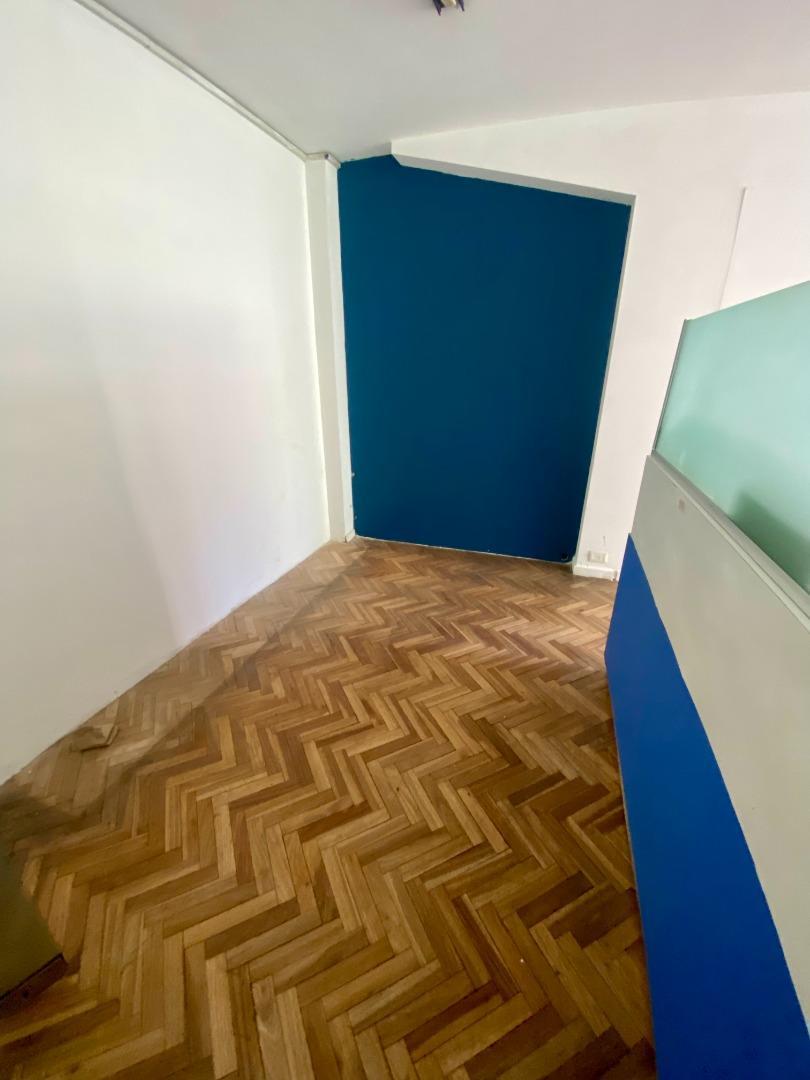 25 De Mayo 100, Piso 4