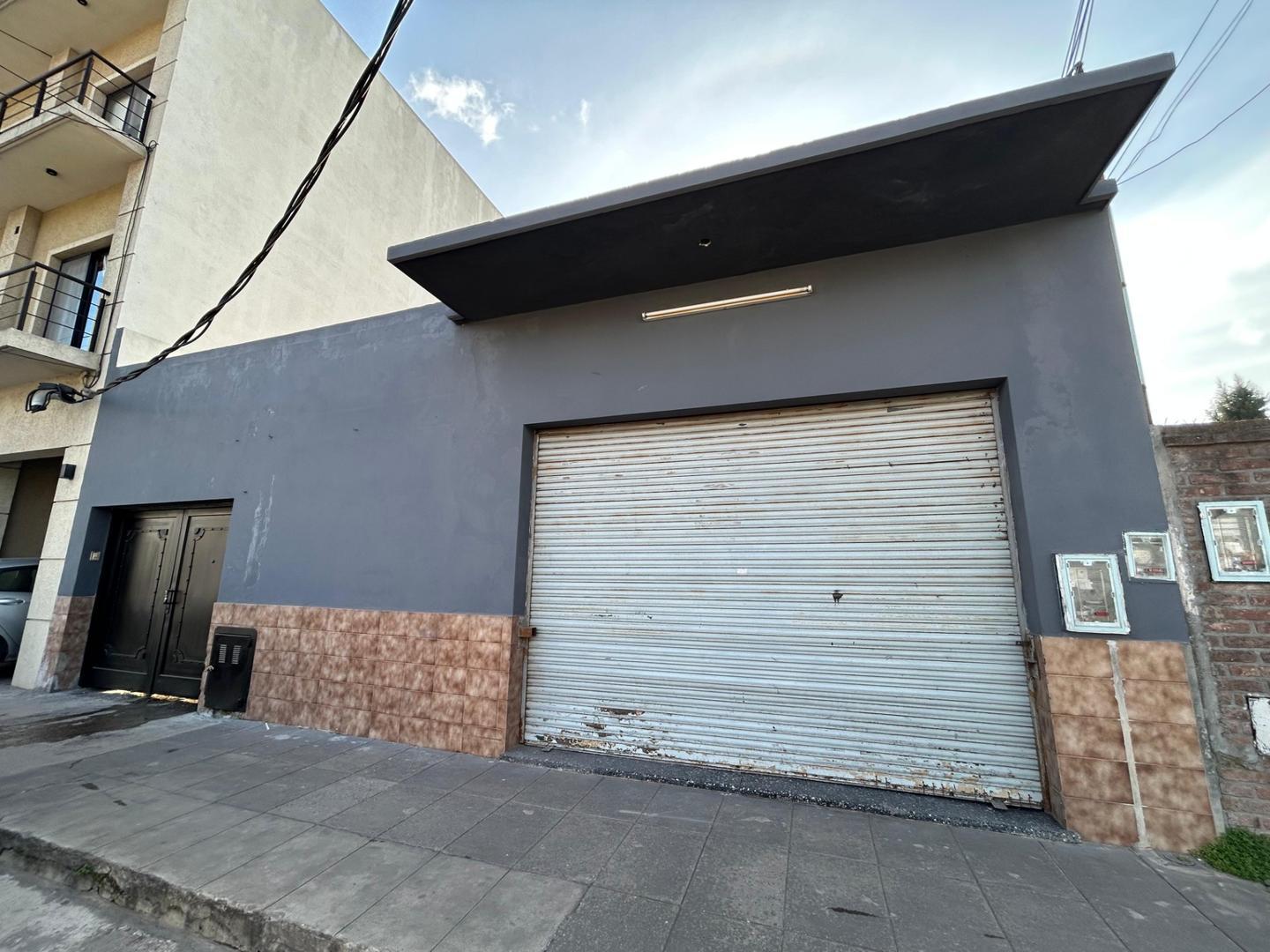 Casa en venta con local comercial al frente en Tortuguitas