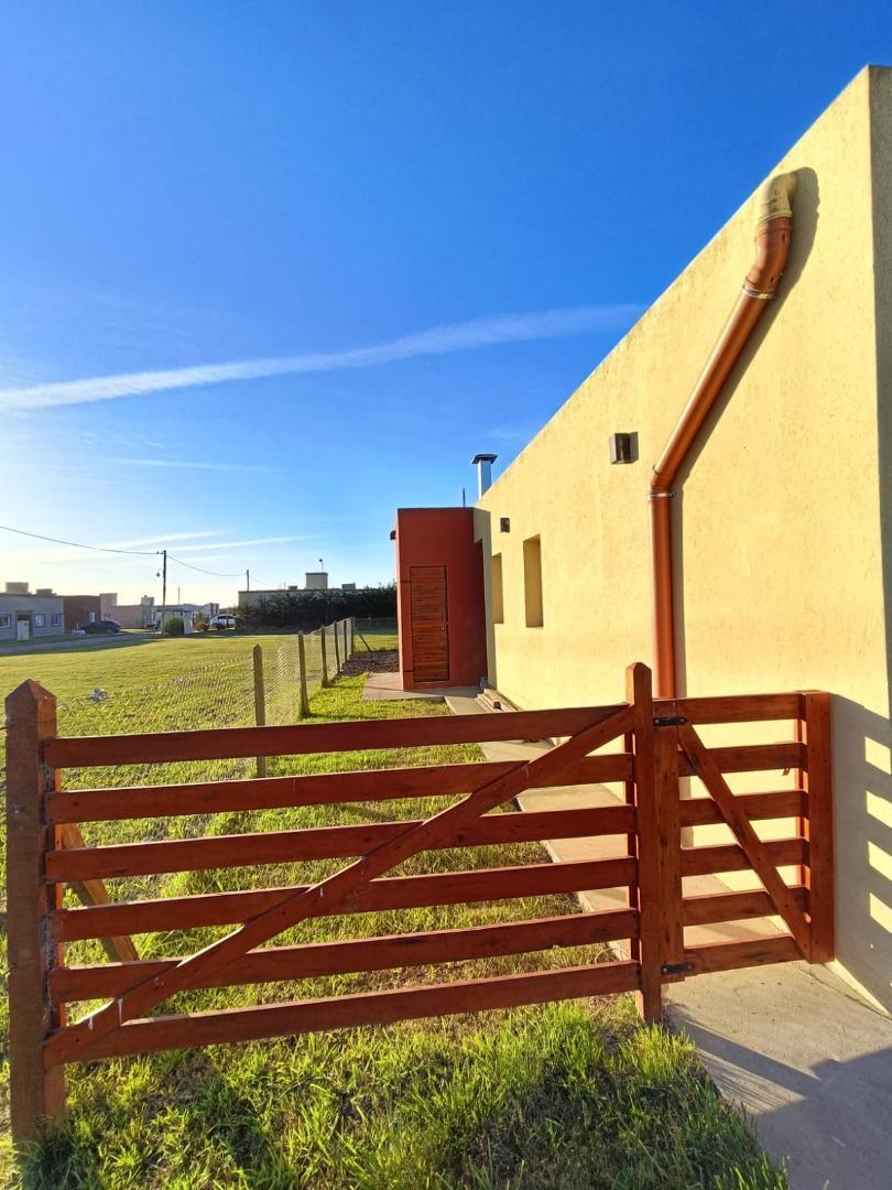 Casa 2 ambientes con 1 baño