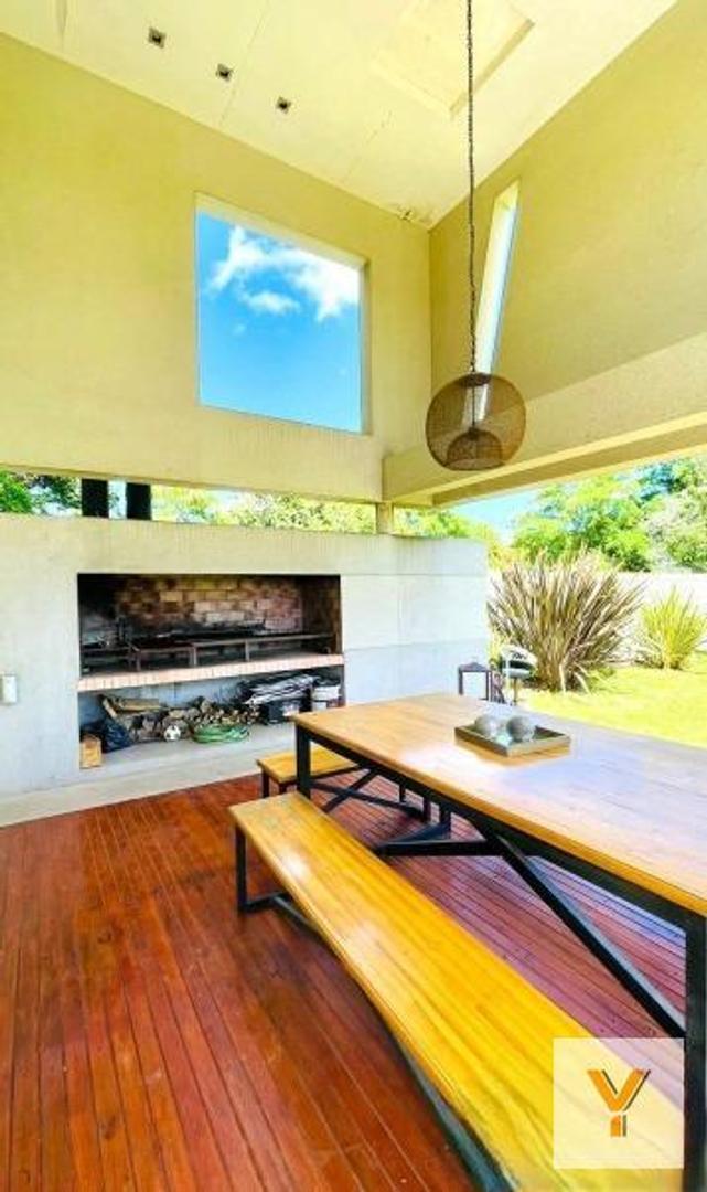Casa en venta - 3 Dormitorios 3 Baños - Cochera - 520Mts2 - General Belgrano