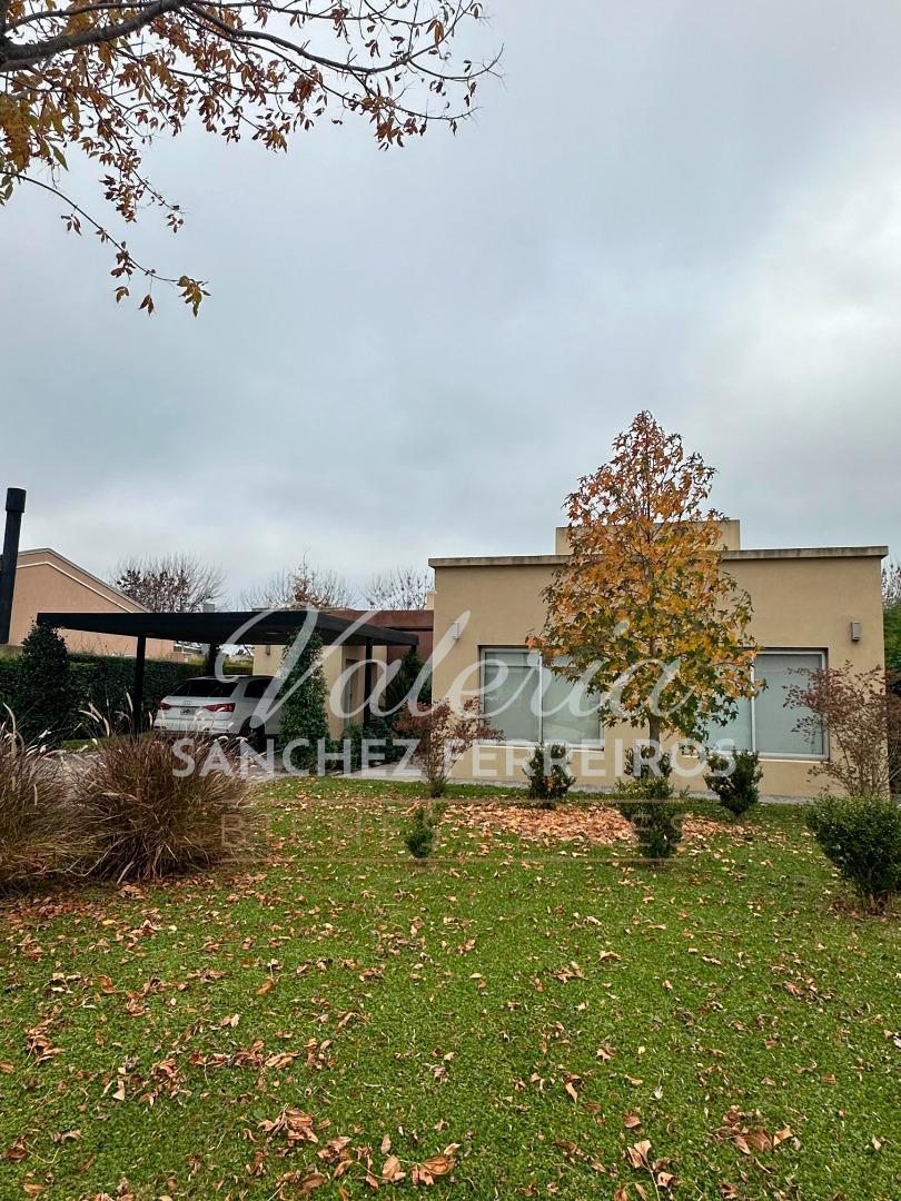 Casa 4 ambientes con 3 baños