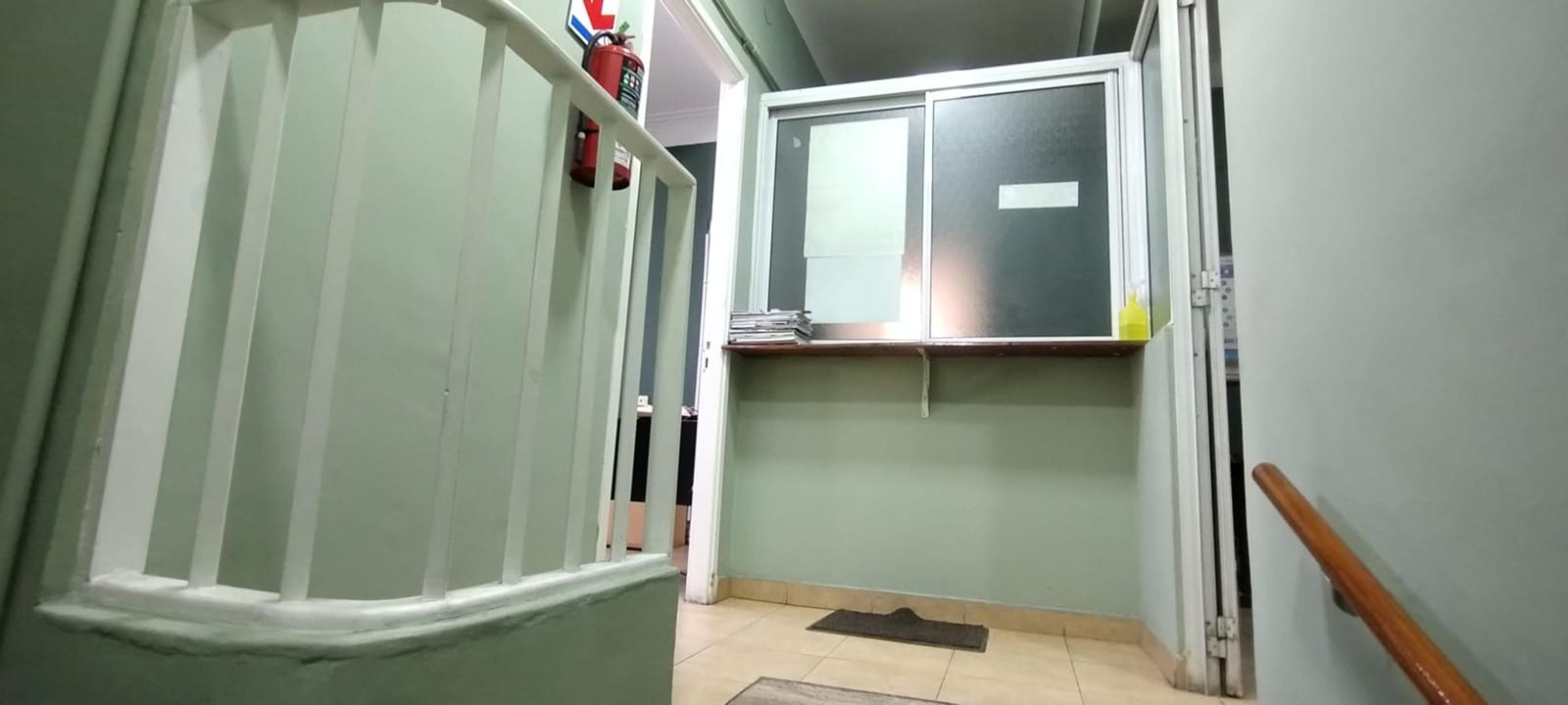 Oficina 4 ambientes con 2 baños