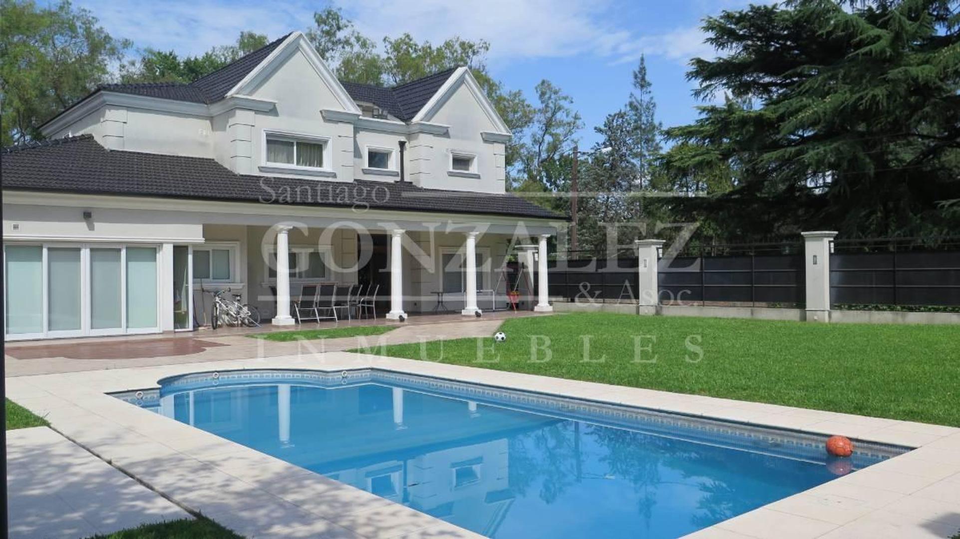 Imponente chalet en dos plantas sobre la calle Udaondo, Parq