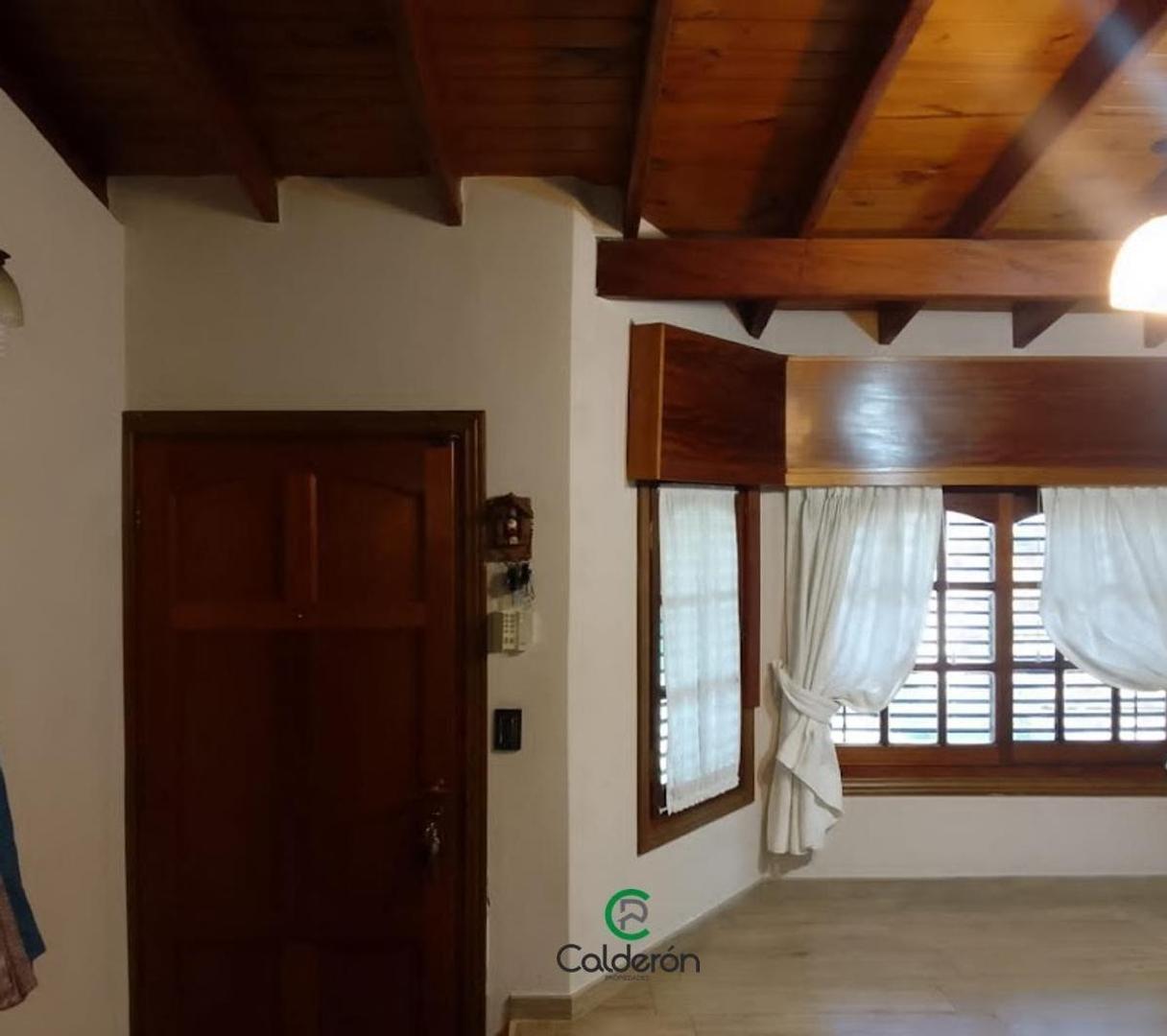 Casa en Venta con 3 cocheras