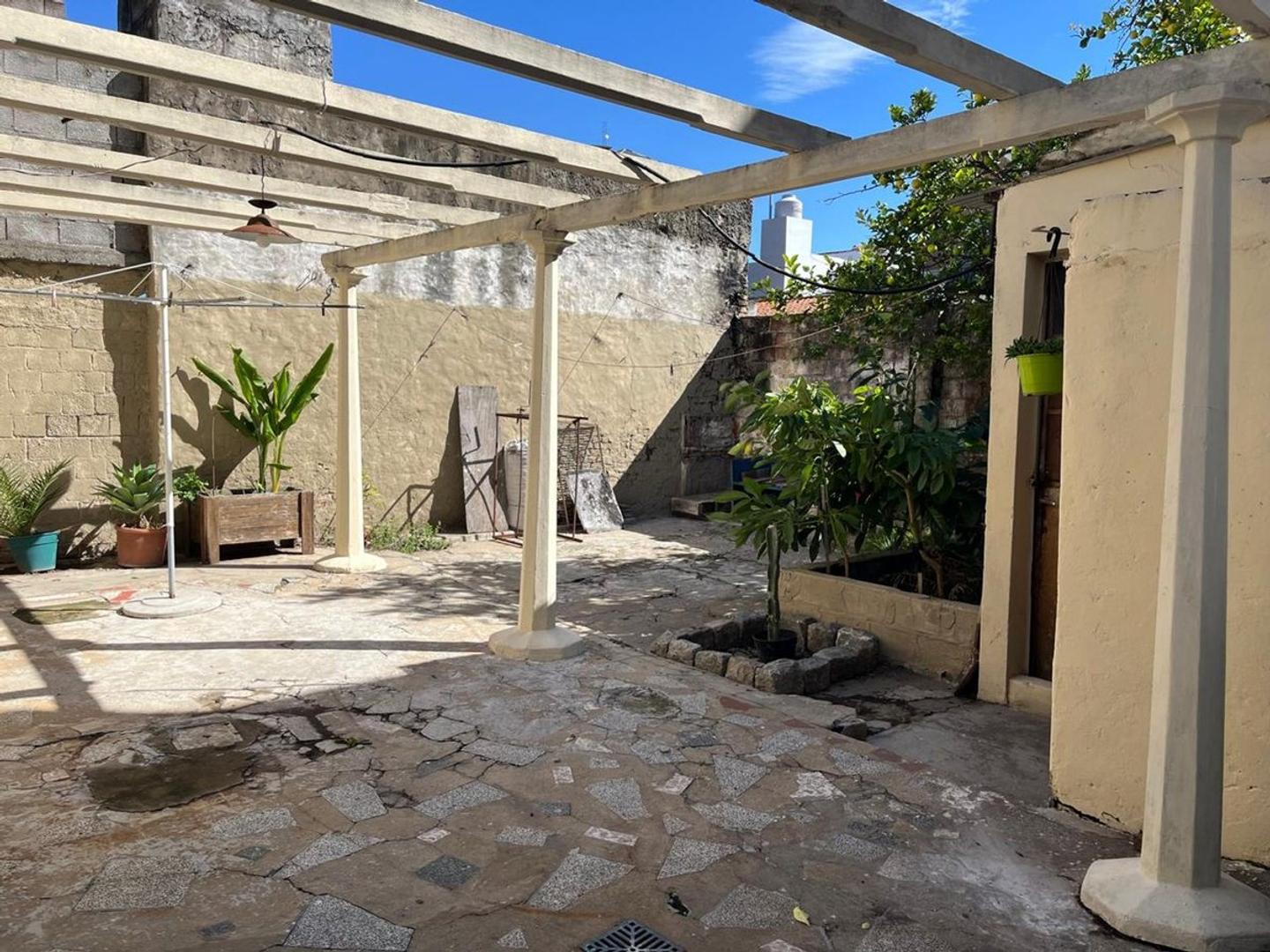 Casa Venta Villa Lynch 4 ambientes Jardín