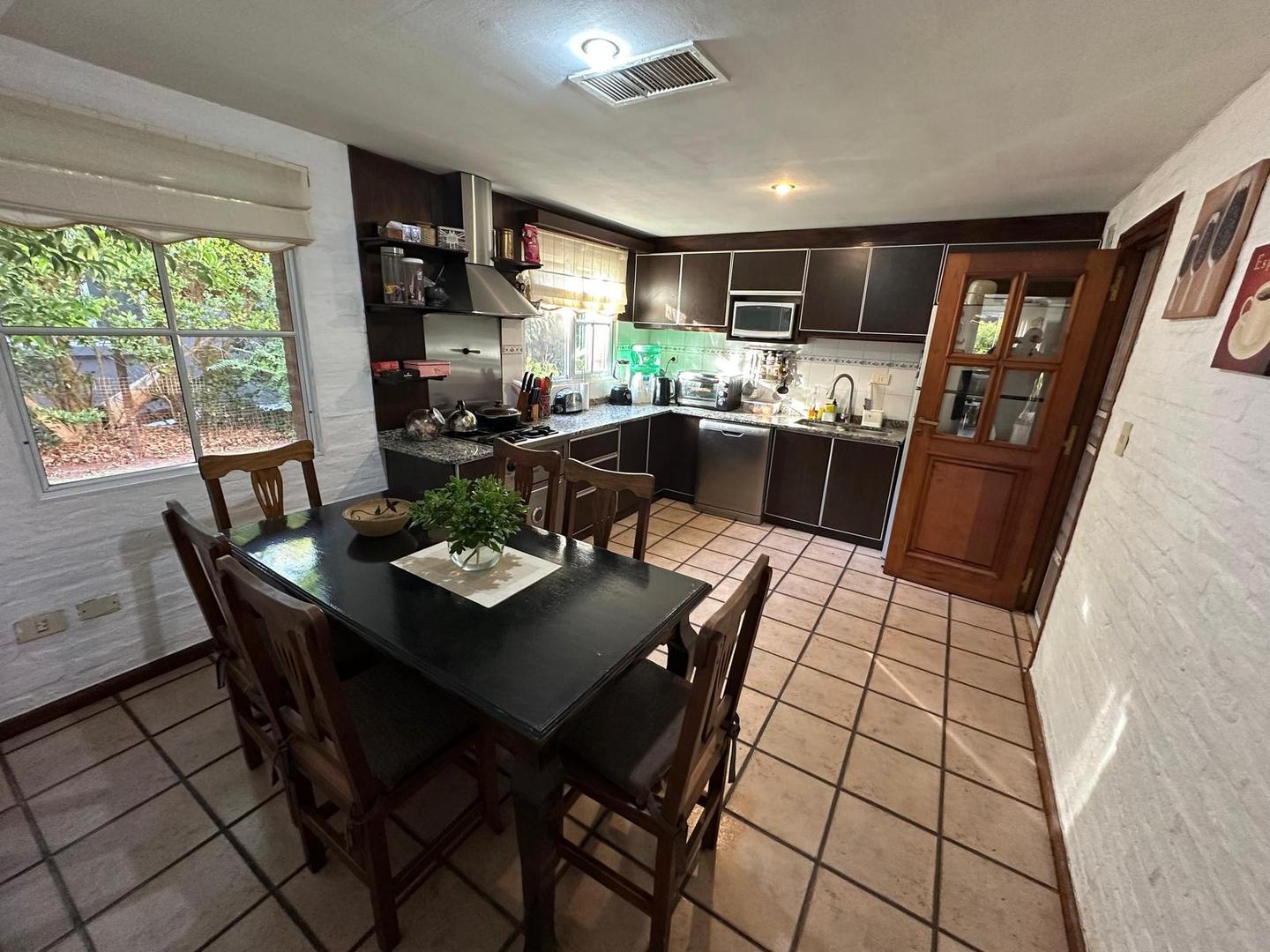 Casa 6 ambientes con 3 baños