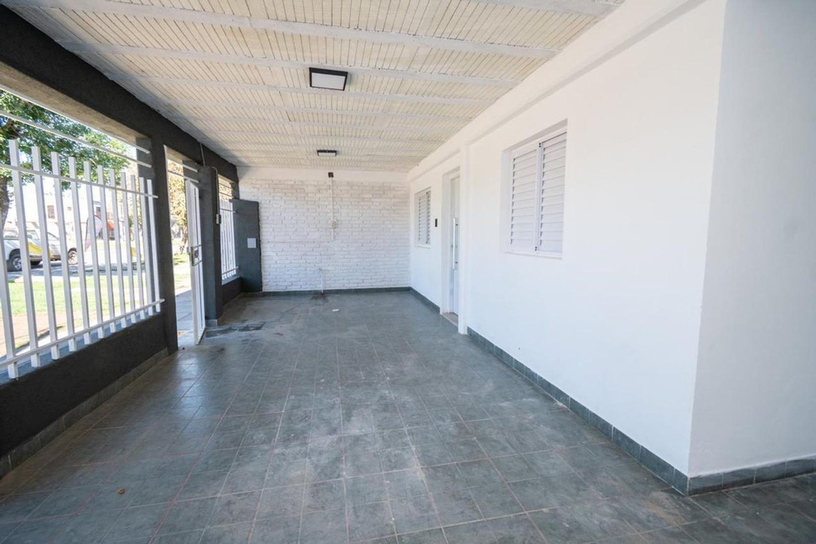 Casa en Alquiler con 1 cochera