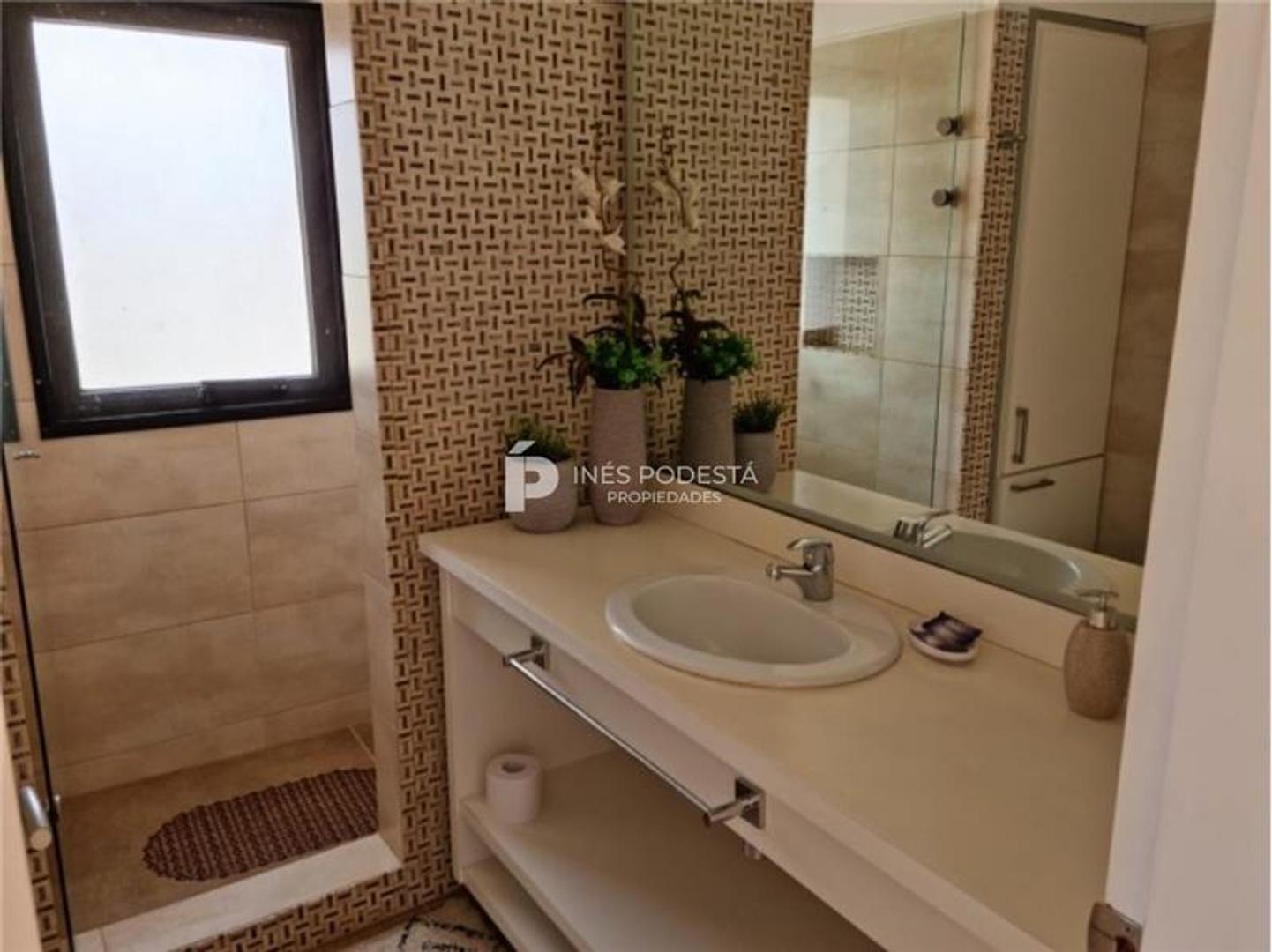 Casa en Venta en Pinares, USD 460.000