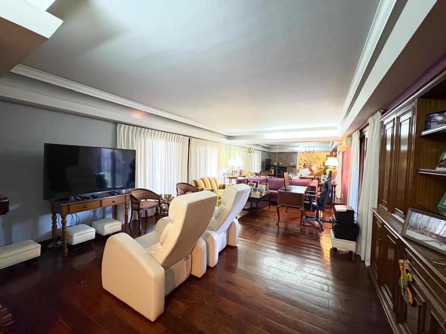 Casa 6 ambientes con 5 baños