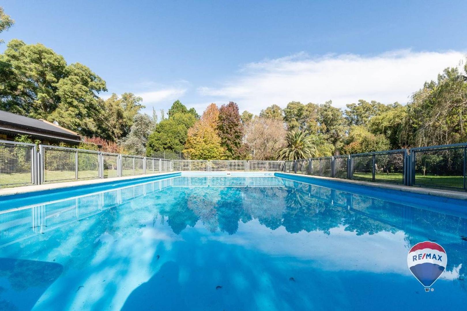 Casa en Venta con 3 cocheras