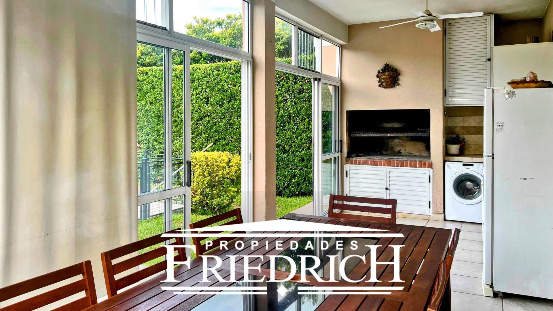 Casa en Venta con 4 cocheras