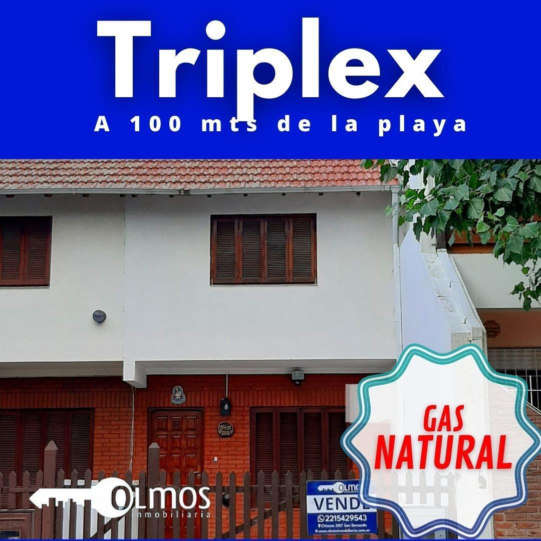 Triplex para 5 personas, gas natural, cochera