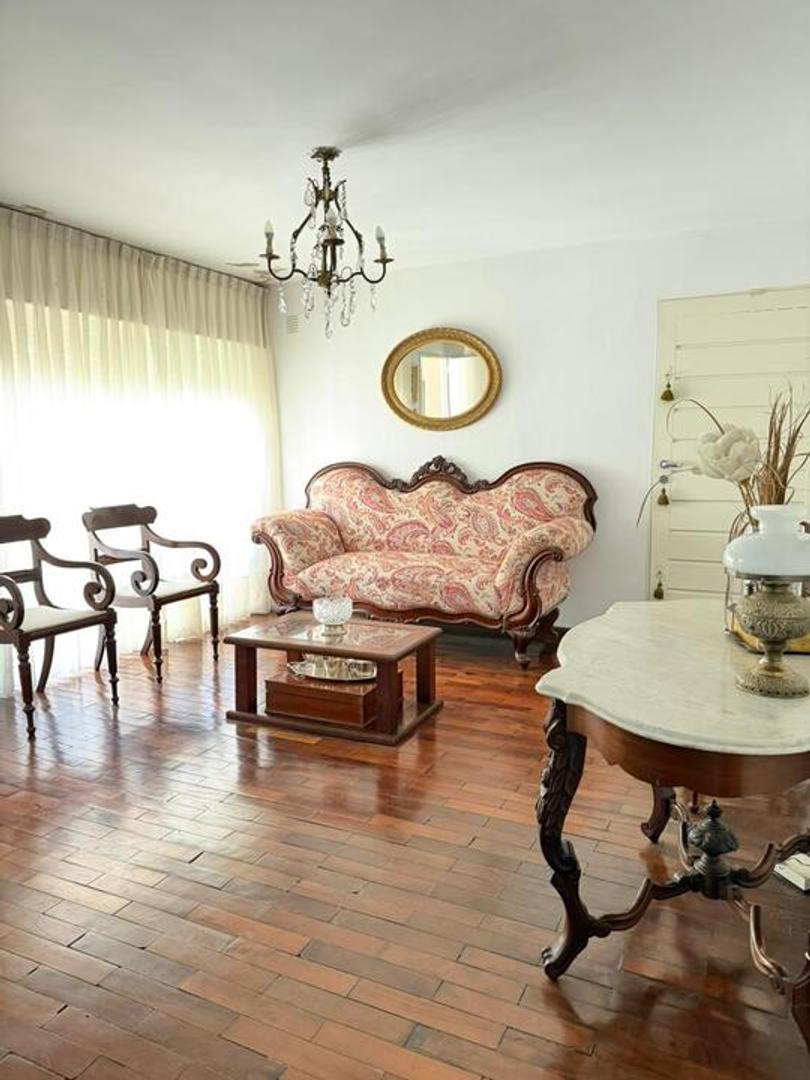 Doctor José Mateo Molina 700