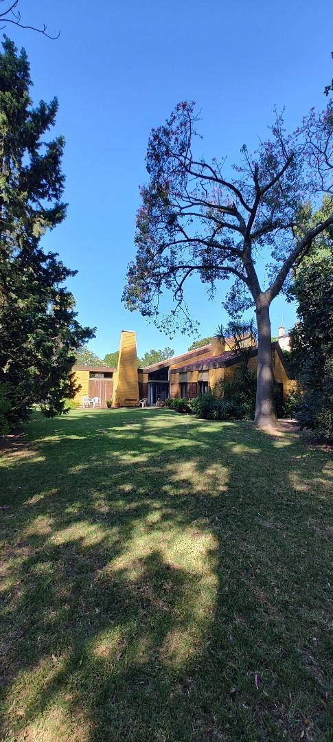 Casa en Venta con 5 cocheras