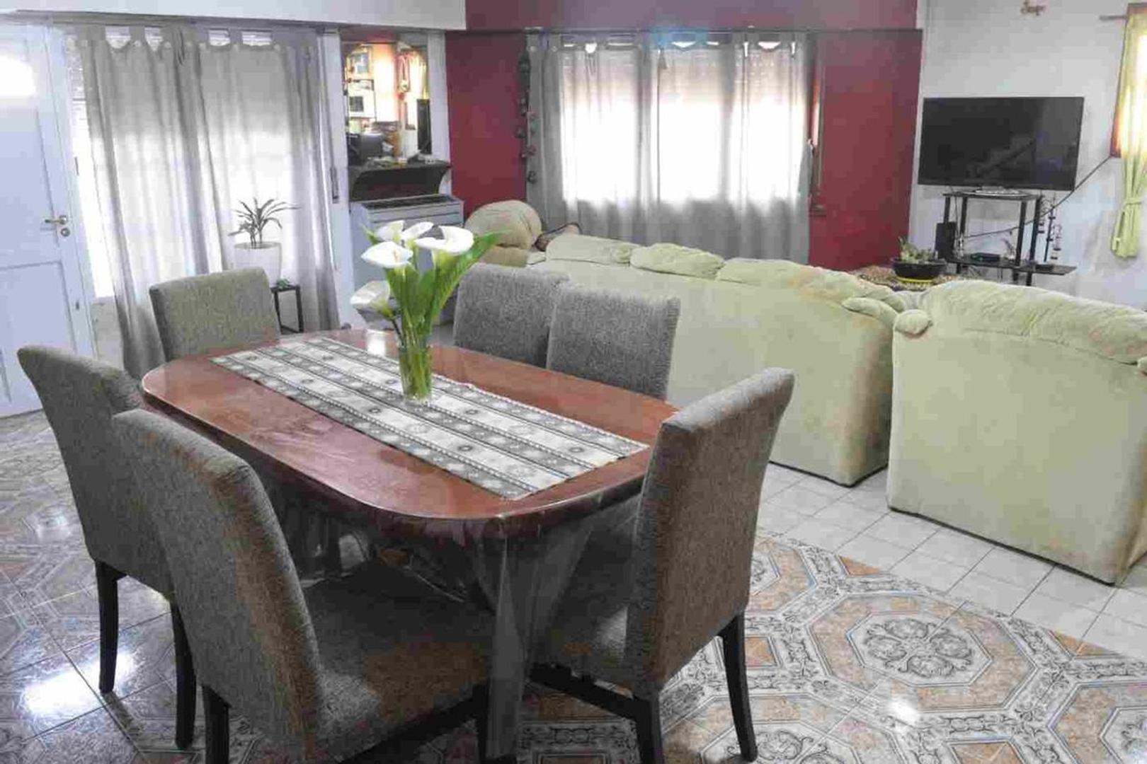 Casa en Venta con 1 cochera