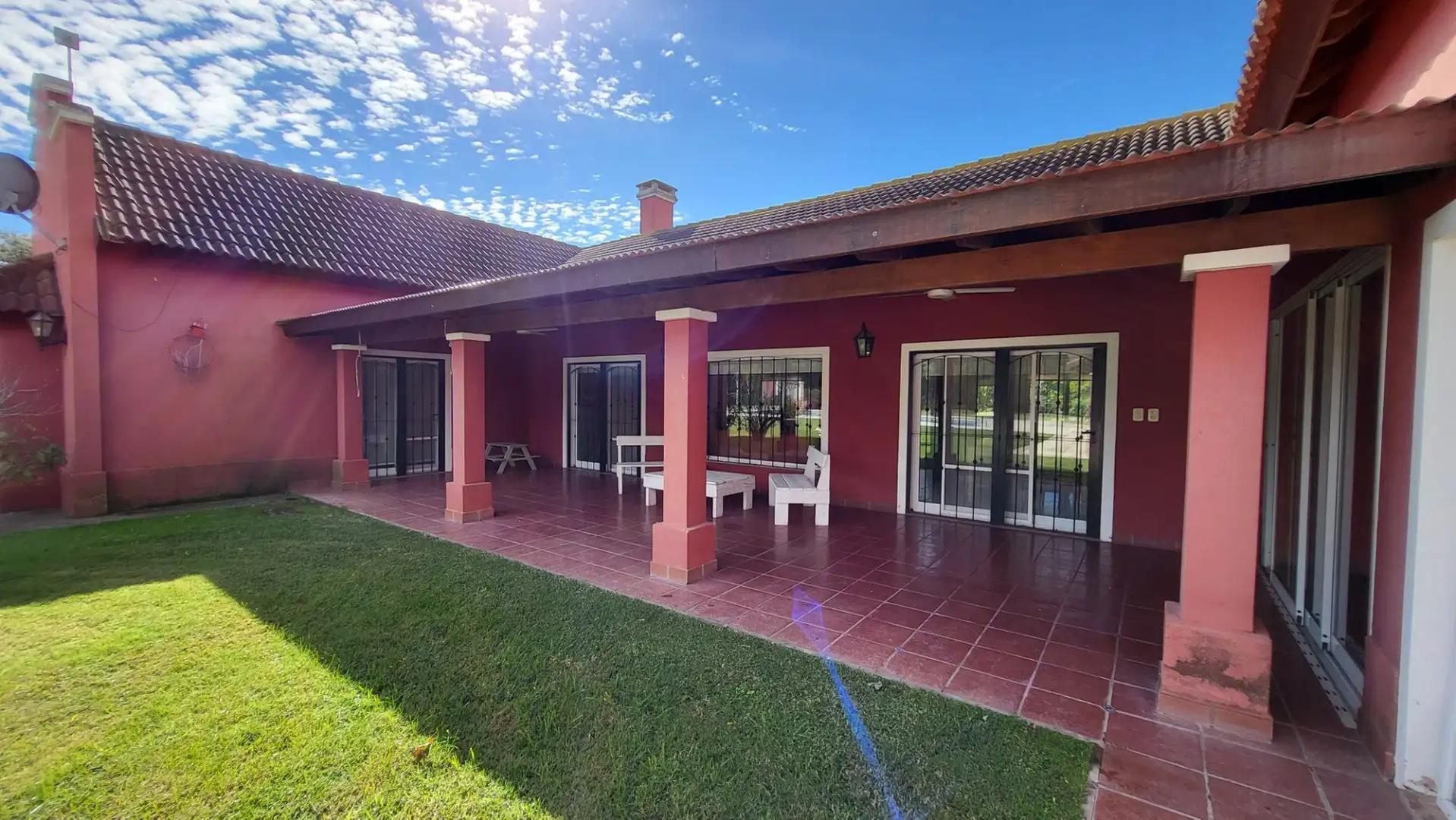 Casa en Venta con 2 cocheras