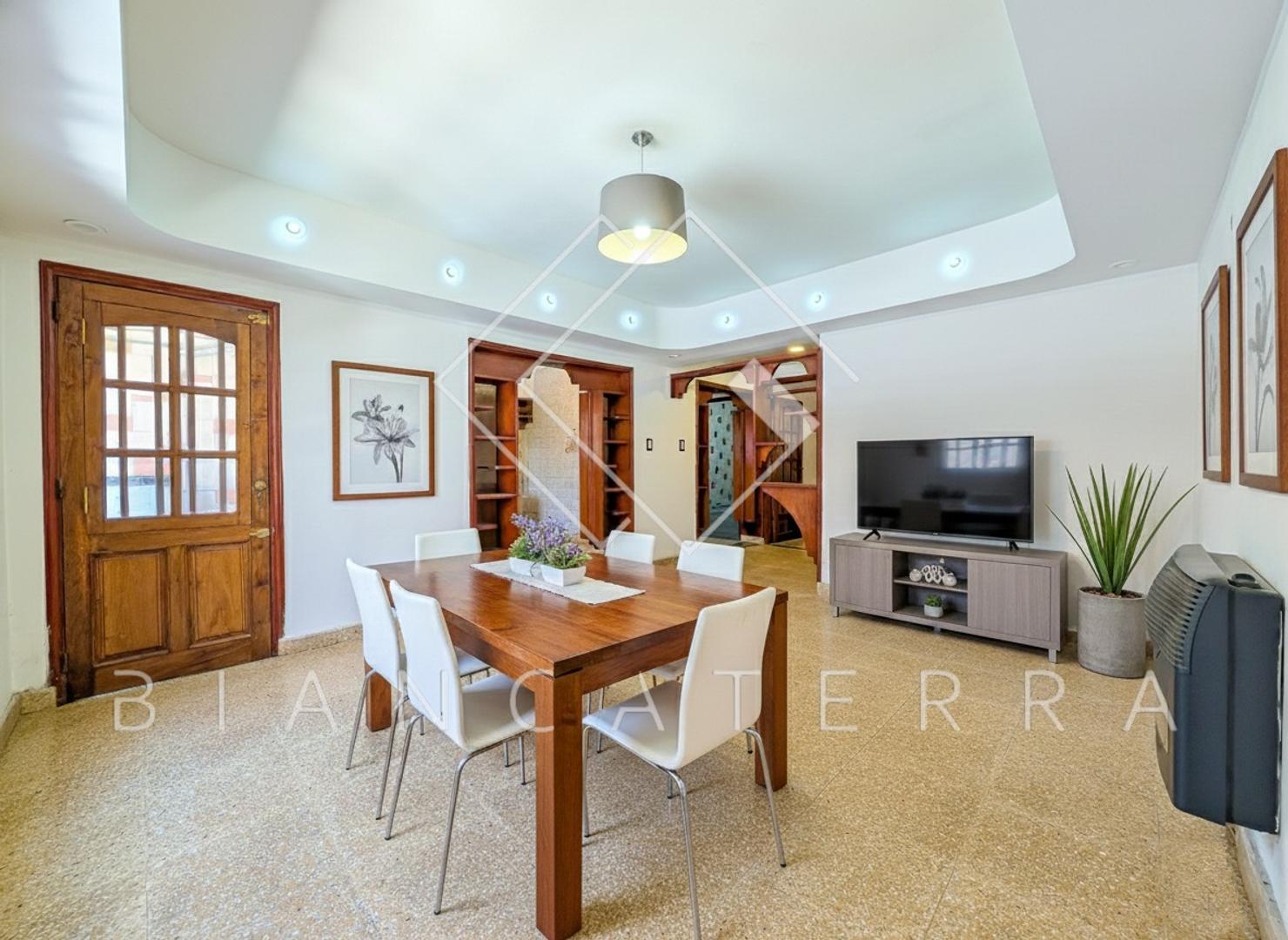 CASA 3 DOMITORIOS CON COCHERA - ZONA SUR