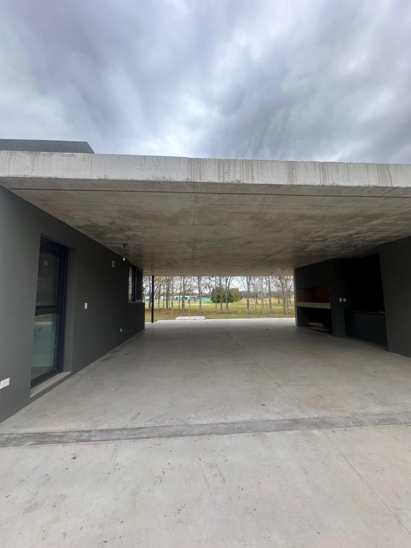 Casa 4 ambientes con 4 baños