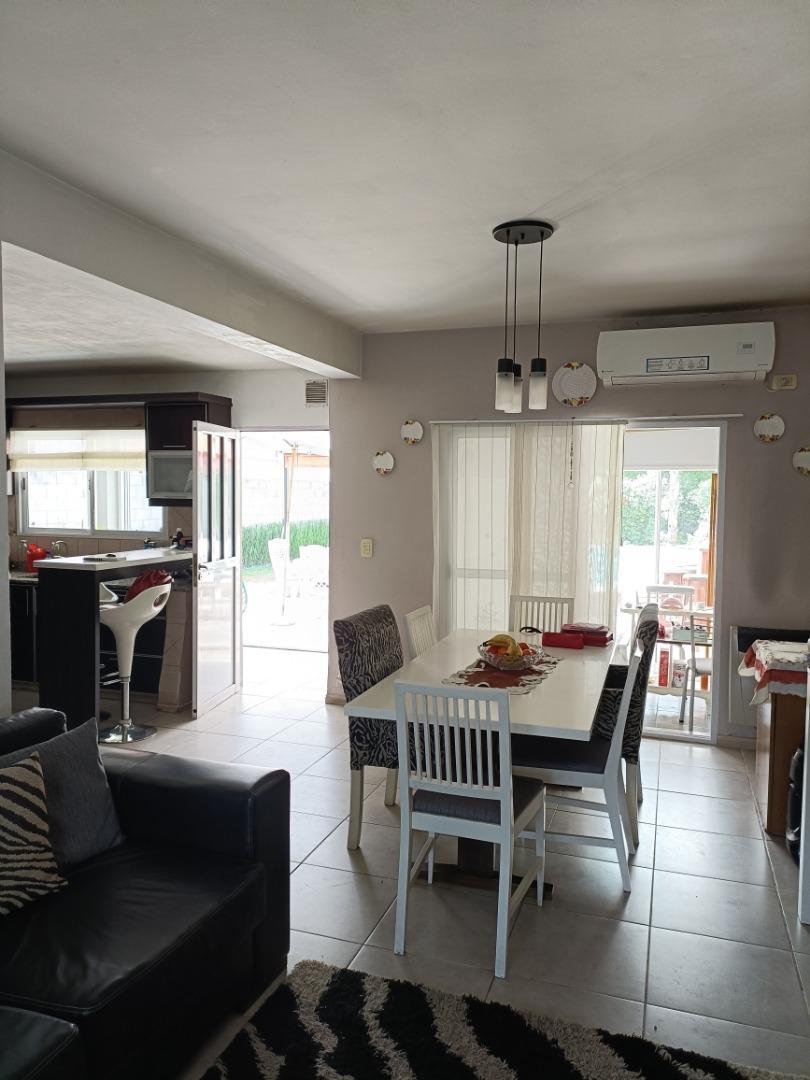 Casa en Venta con 3 cocheras