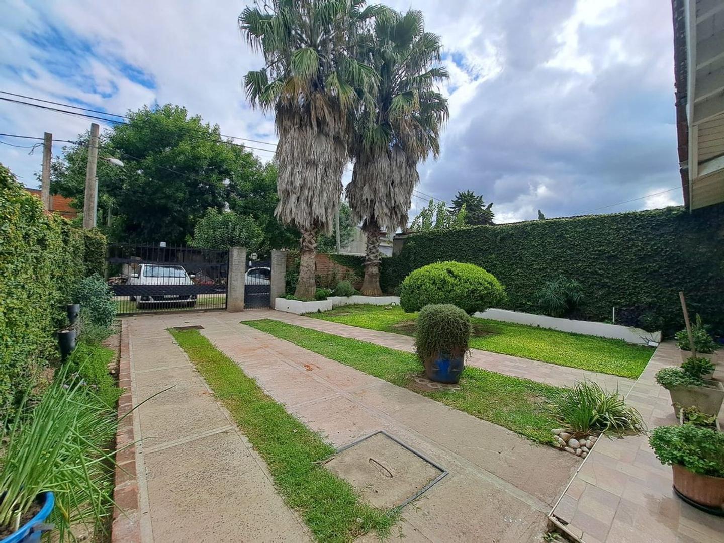 CASA 4 AMBIENTES EN ALQUILER EN SPEGAZZINI