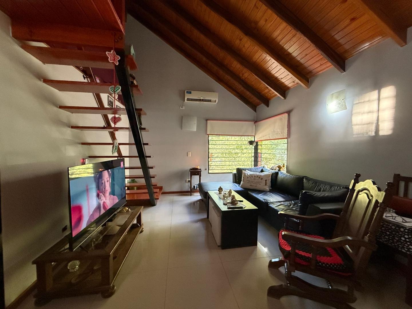 Casa 4 ambientes con 2 baños