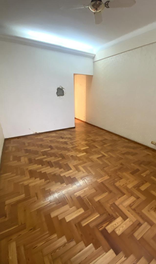 DEPARTAMENTO TIPO CASA 2 AMB AL FRENTE x escalera
