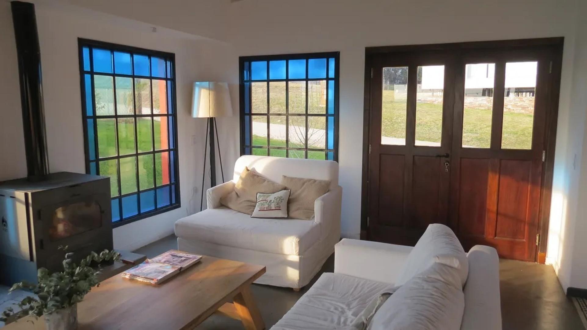 Casa 4 ambientes con 2 baños