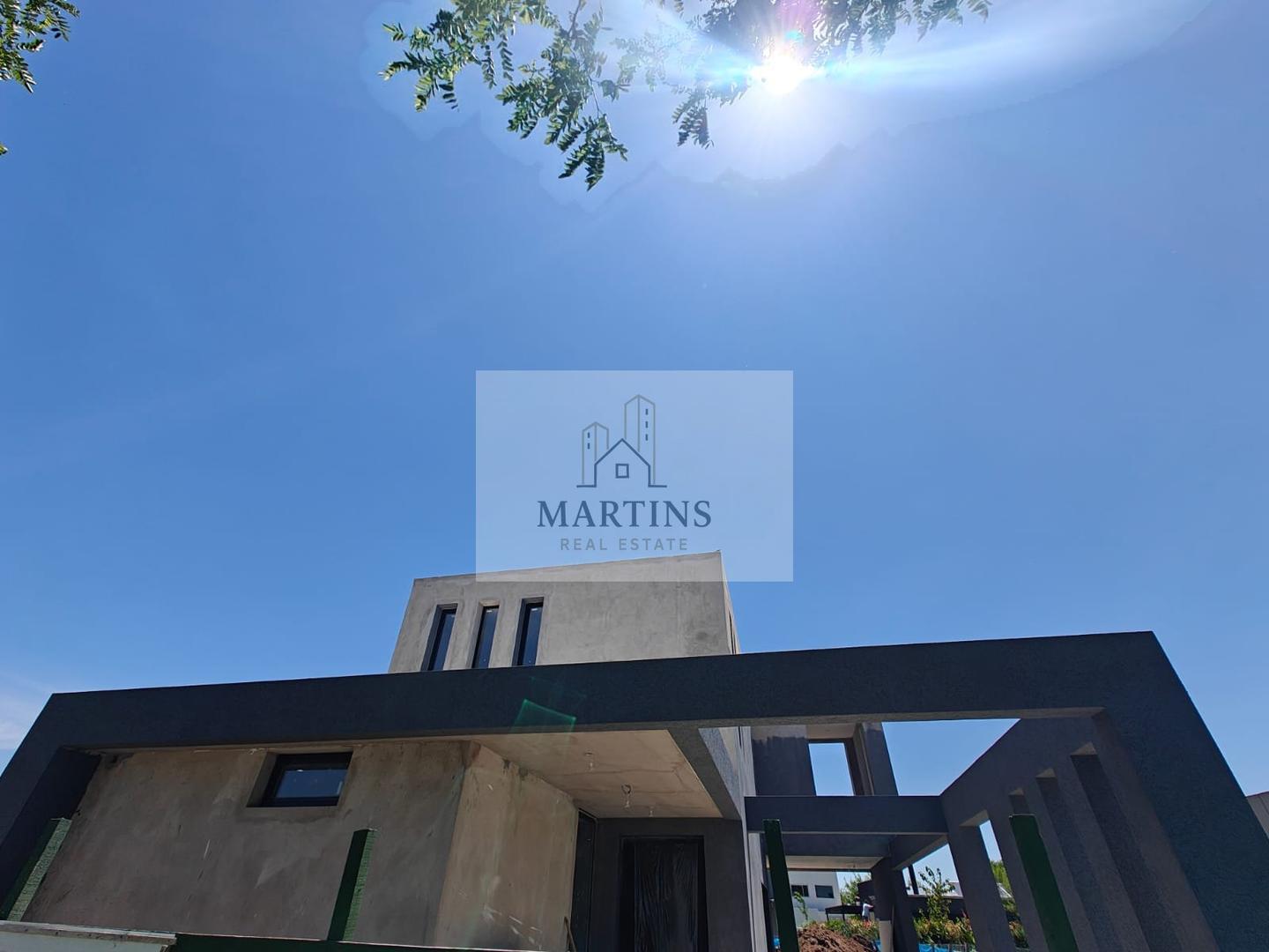 Casa de dos plantas con pileta en Pilar del Este San Ramon