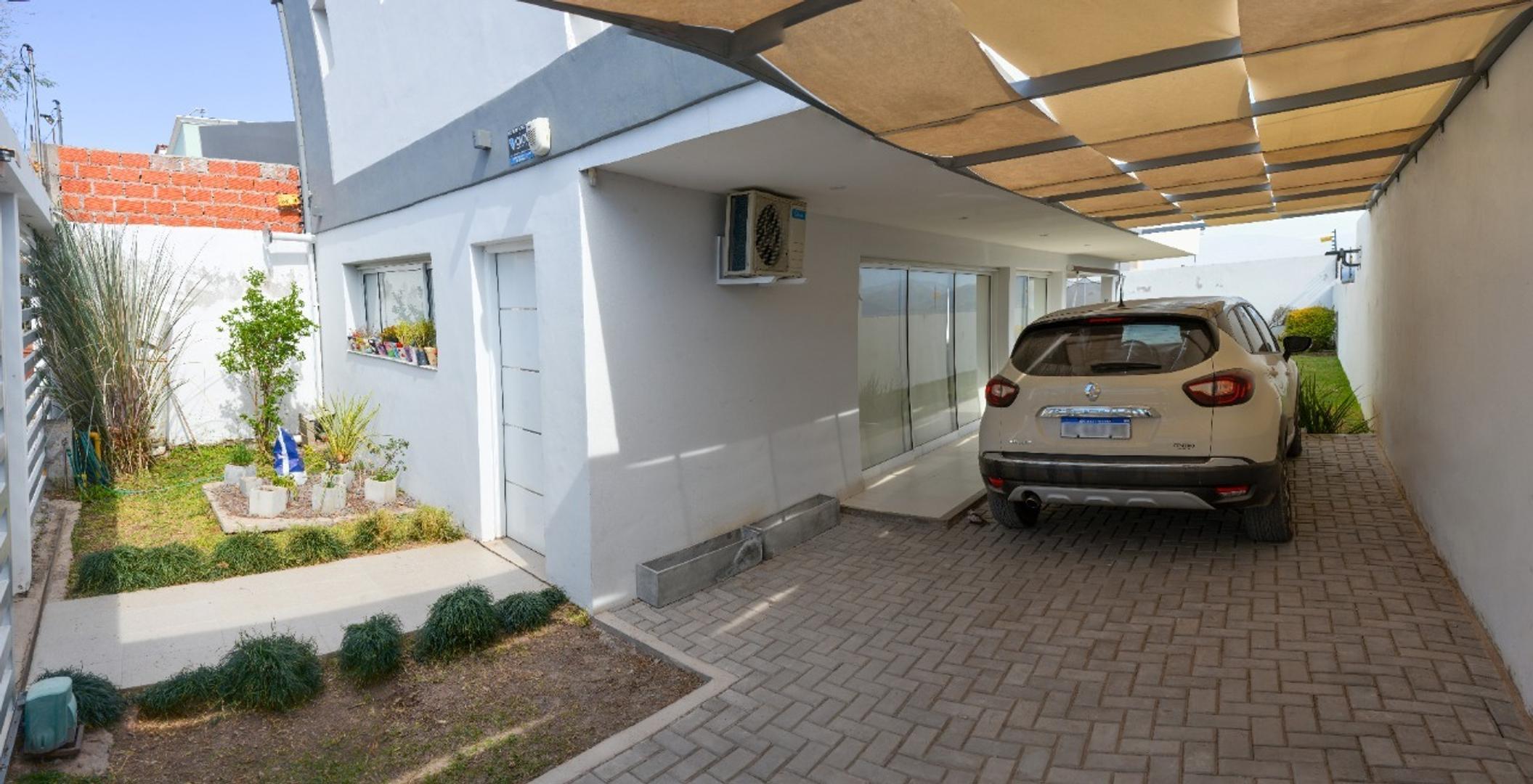 Casa 4 ambientes con 3 baños