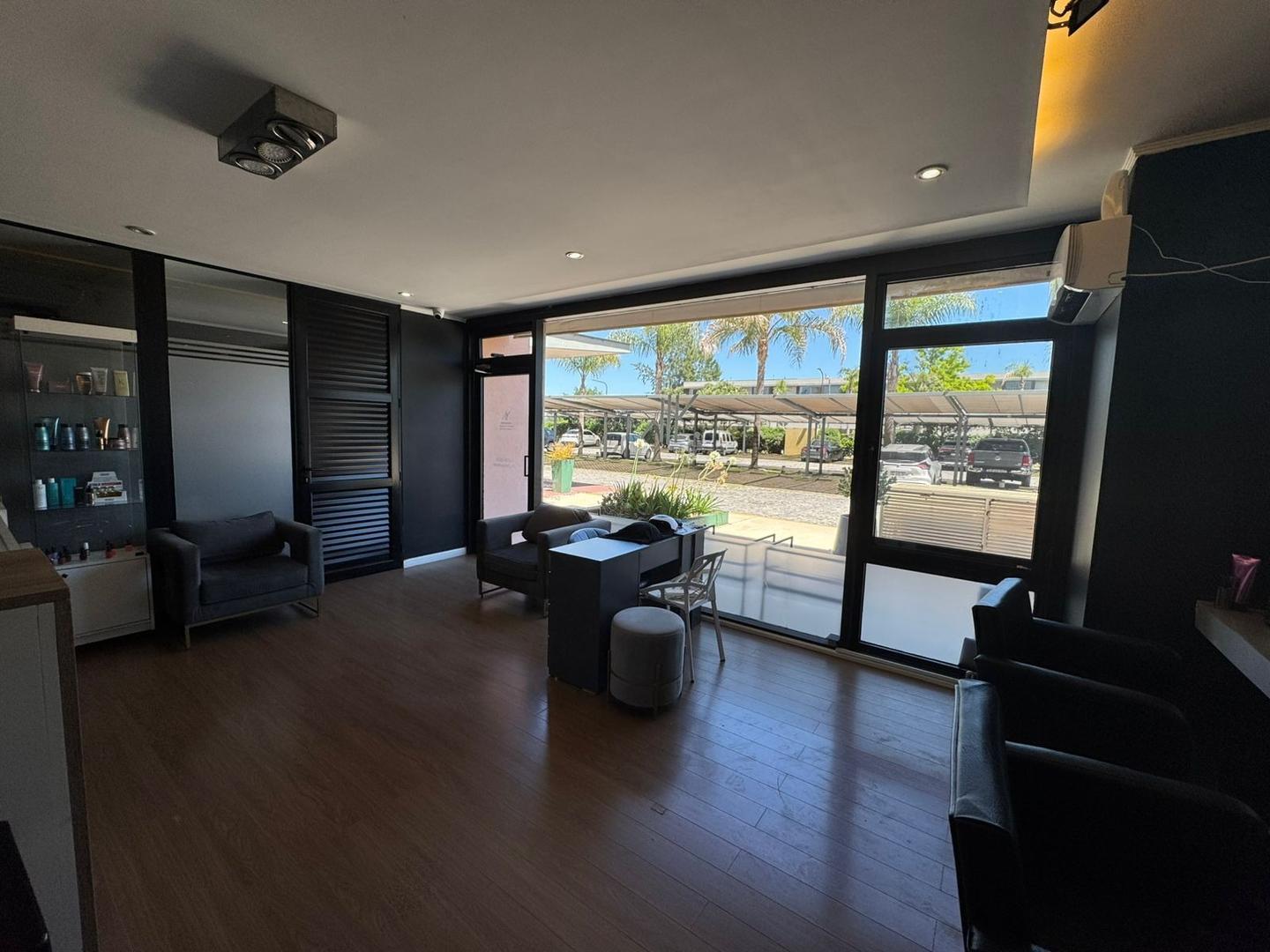 Studios de la Bahía II peluqueria funcionando