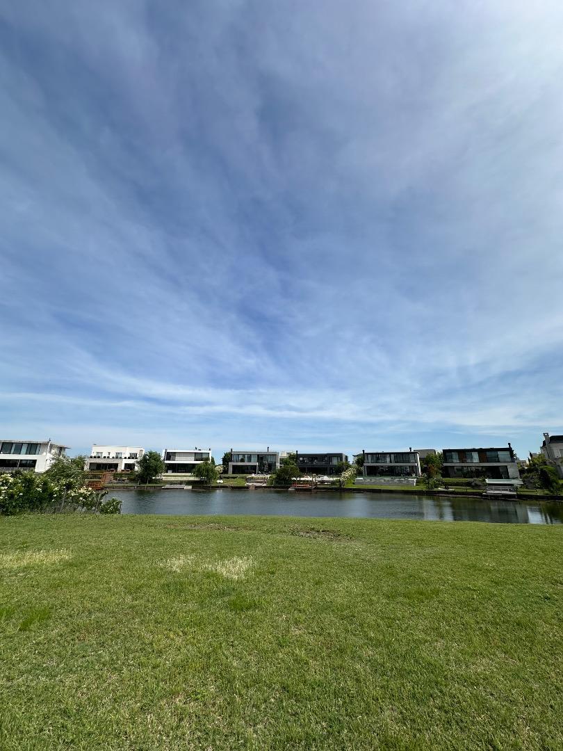 Excelente lote al agua en virazón, Nordelta