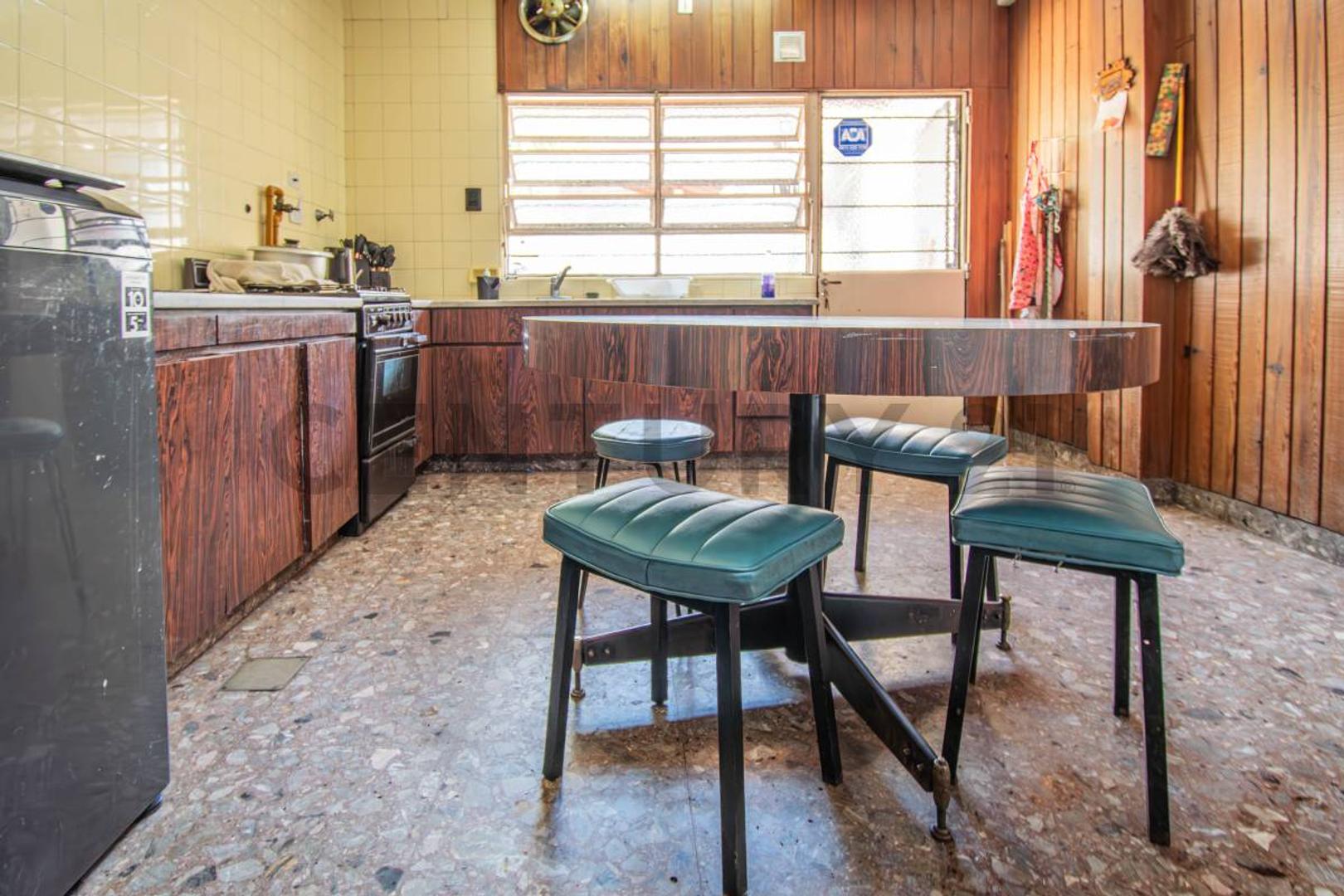 Casa 5 ambientes con 2 baños