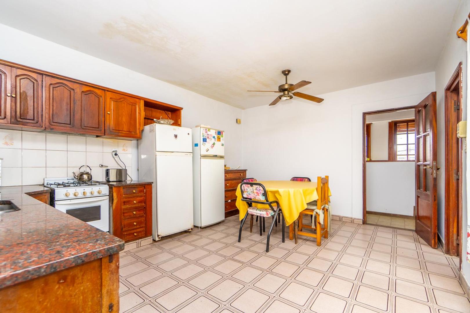 Casa 4 ambientes con 2 baños